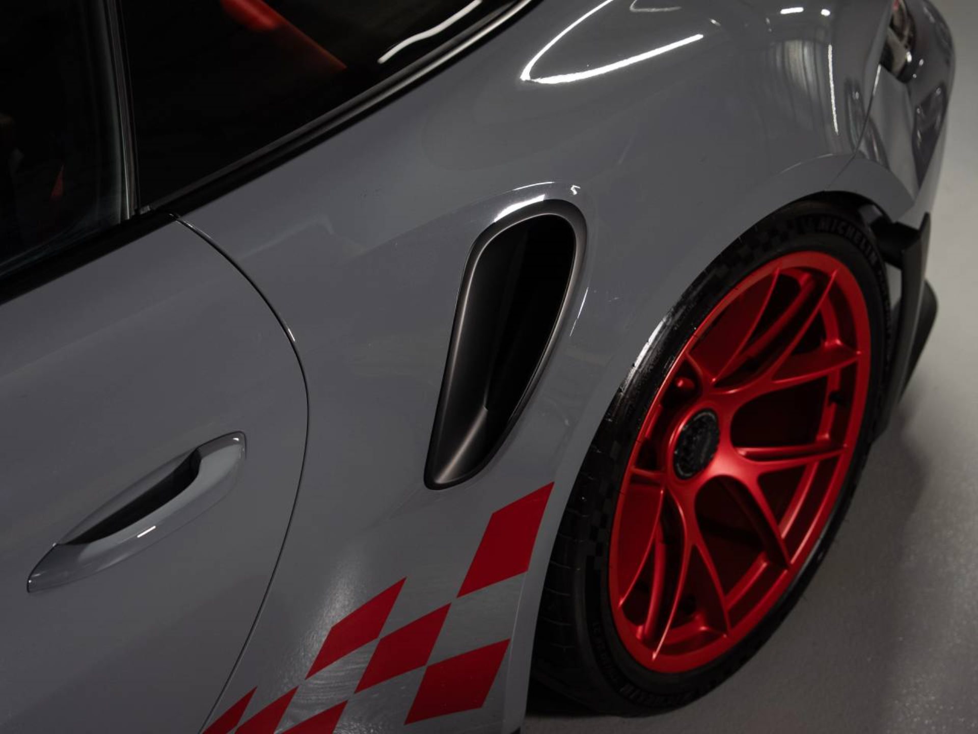 PORSCHE 911 GT3 RS (MY23)-image-31