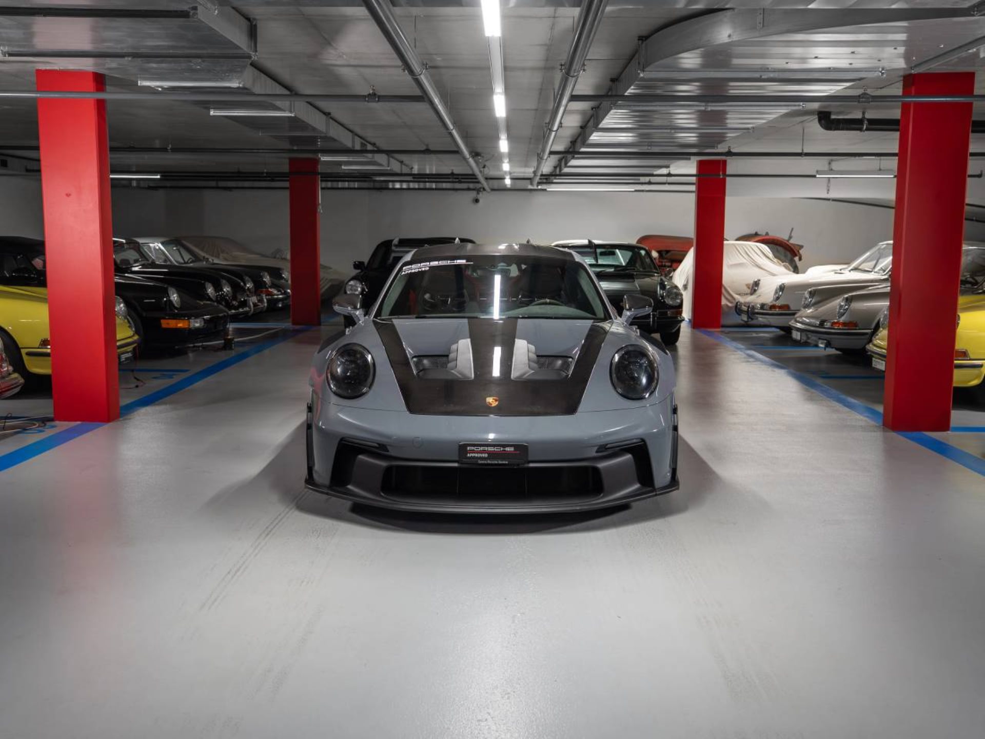 PORSCHE 911 GT3 RS (MY23)-showroom-element-1