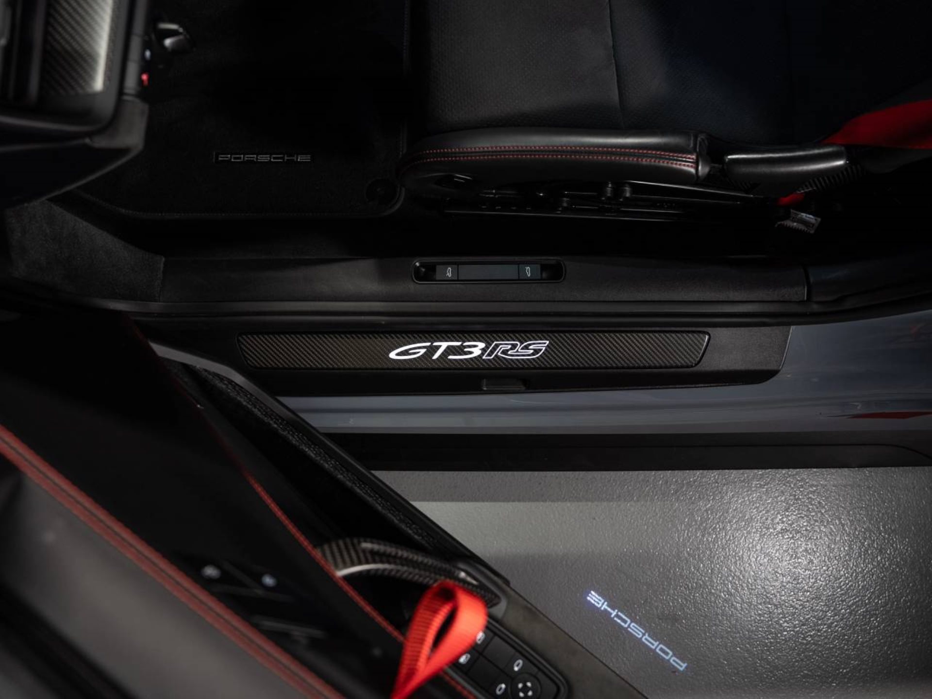 PORSCHE 911 GT3 RS (MY23)-image-24