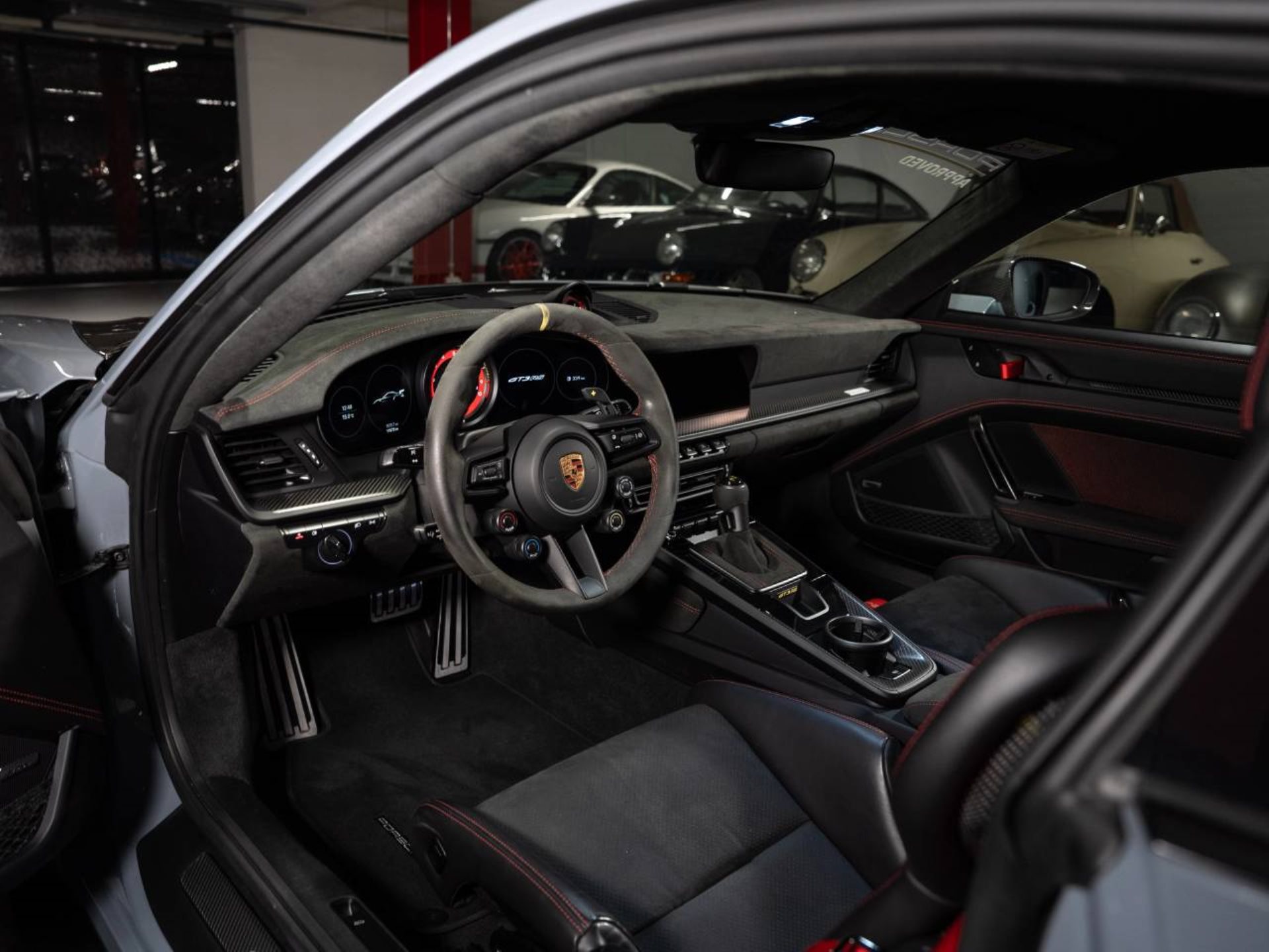 PORSCHE 911 GT3 RS (MY23)-showroom-element-3