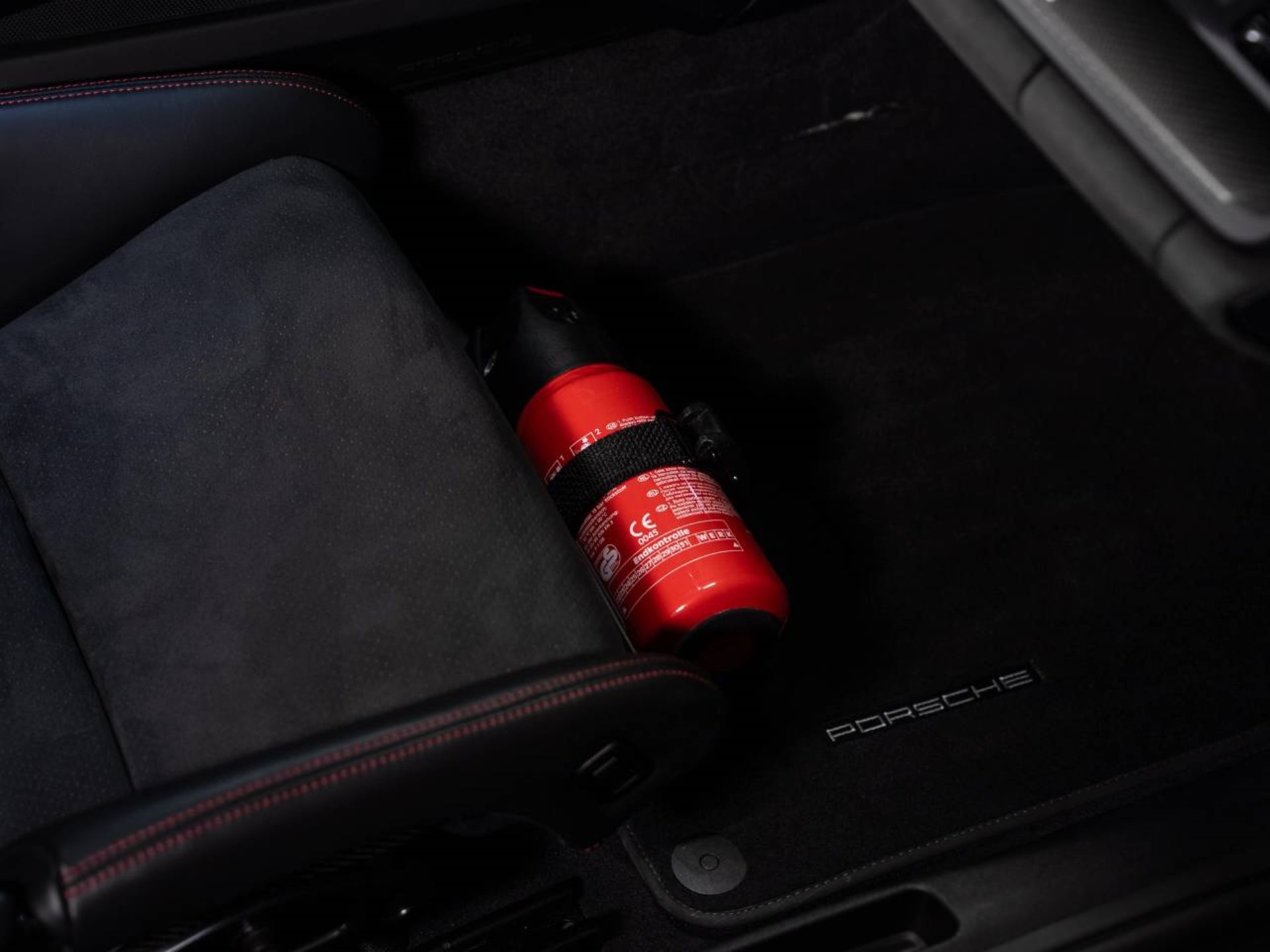 PORSCHE 911 GT3 RS (MY23)-image-19