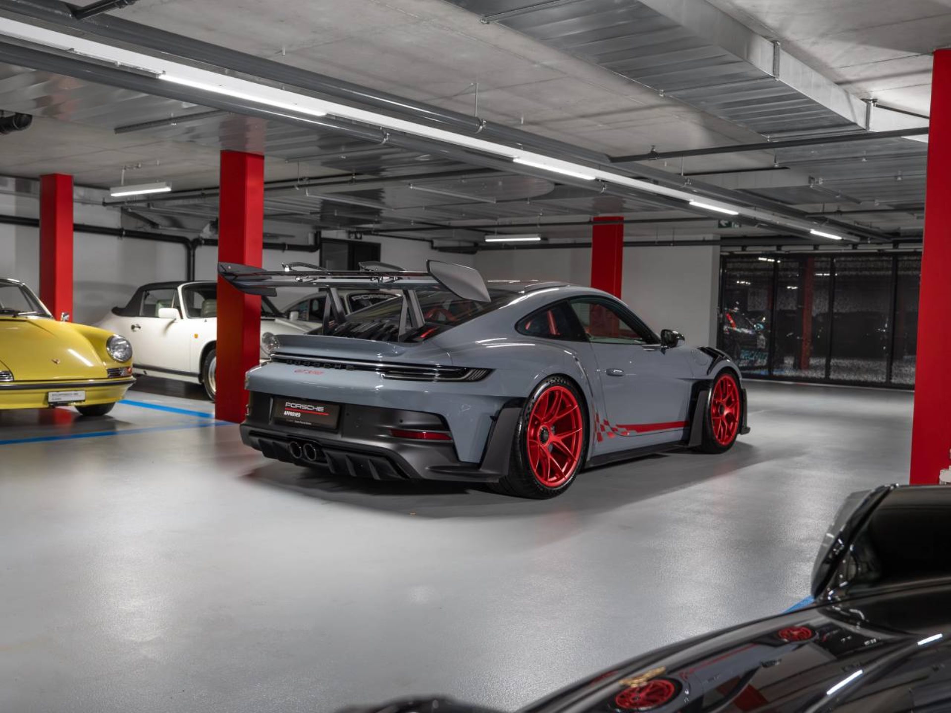 PORSCHE 911 GT3 RS (MY23)-image-7