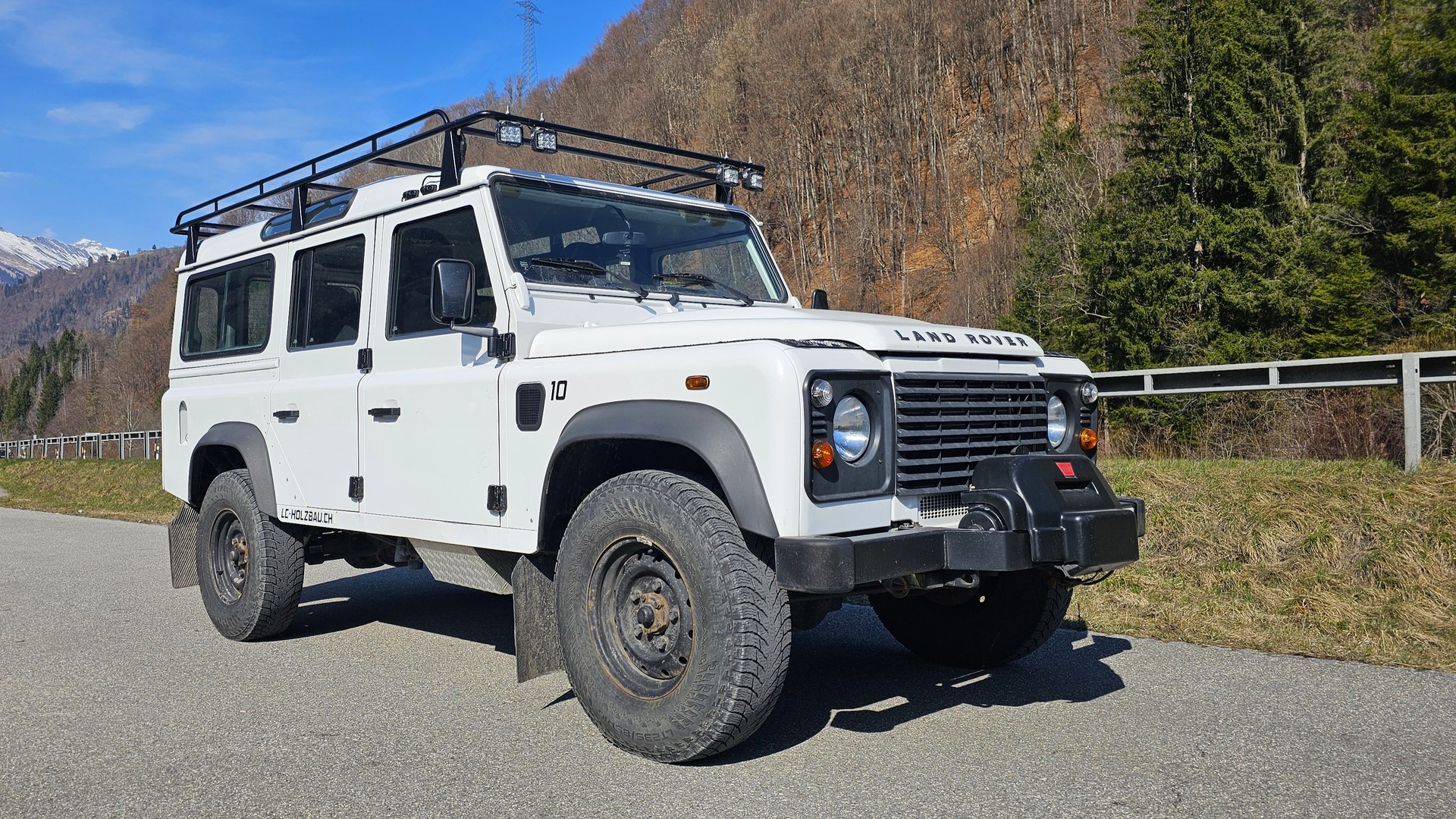 LAND ROVER Defender 110 2.2 TD4 Station Wagon-image-0