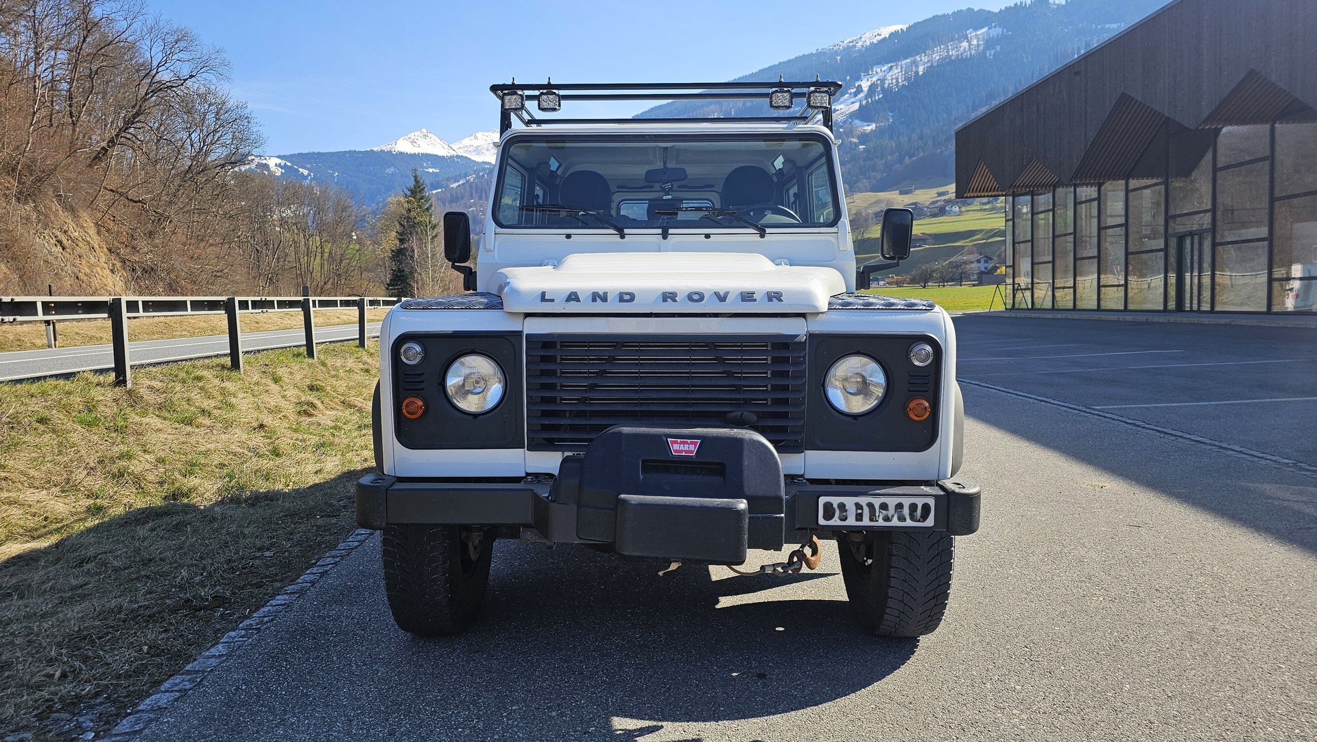 LAND ROVER Defender 110 2.2 TD4 Station Wagon-image-2