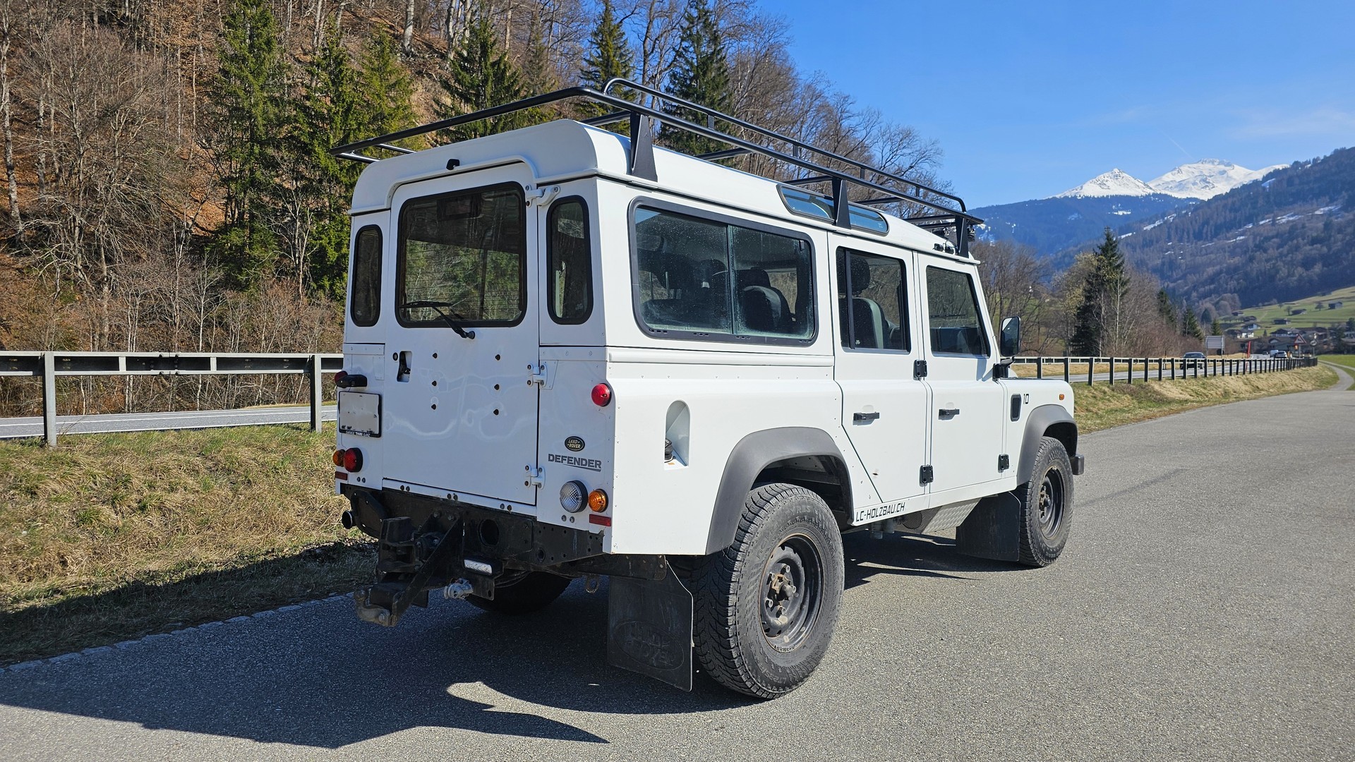 LAND ROVER Defender 110 2.2 TD4 Station Wagon-image-1