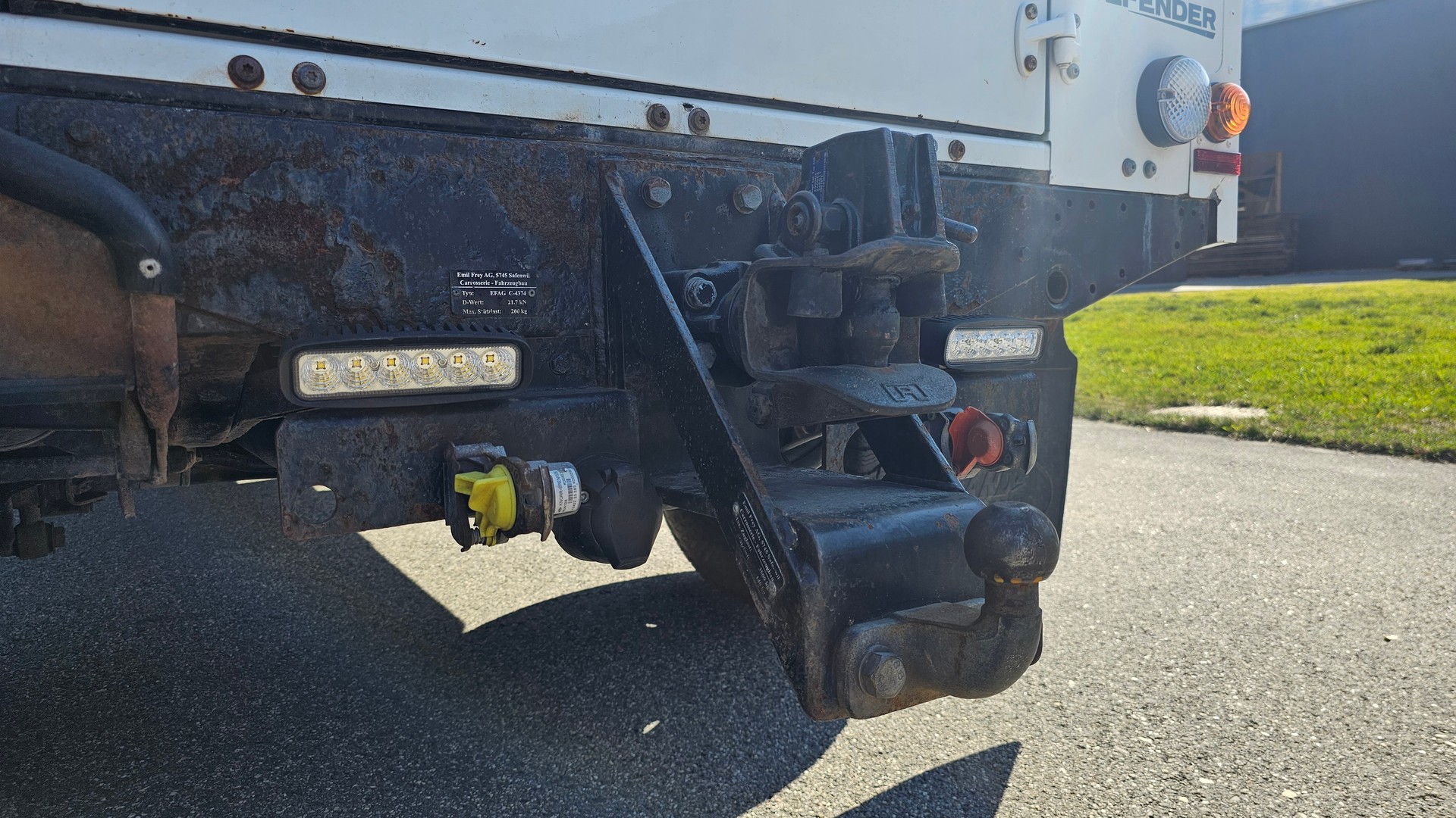 LAND ROVER Defender 110 2.2 TD4 Station Wagon-image-4