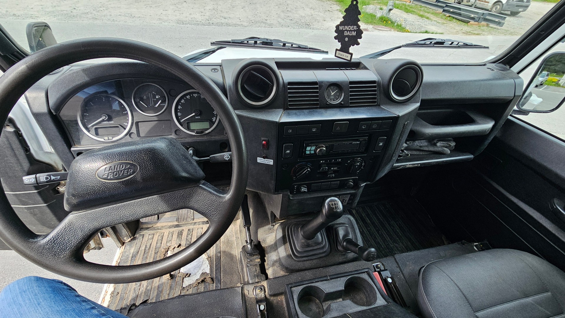 LAND ROVER Defender 110 2.2 TD4 Station Wagon-image-5