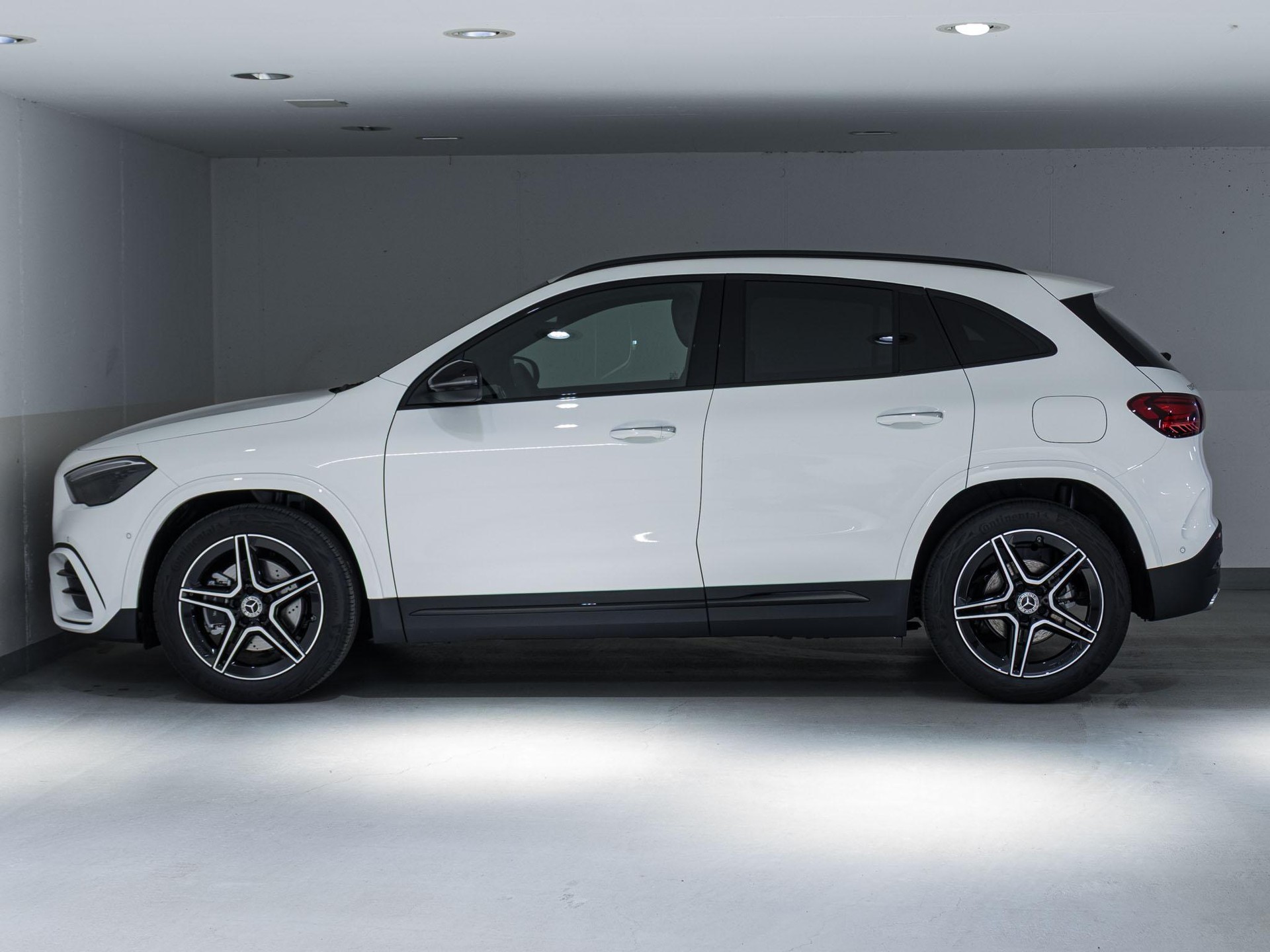 MERCEDES-BENZ GLA 200 Night Star-image-4