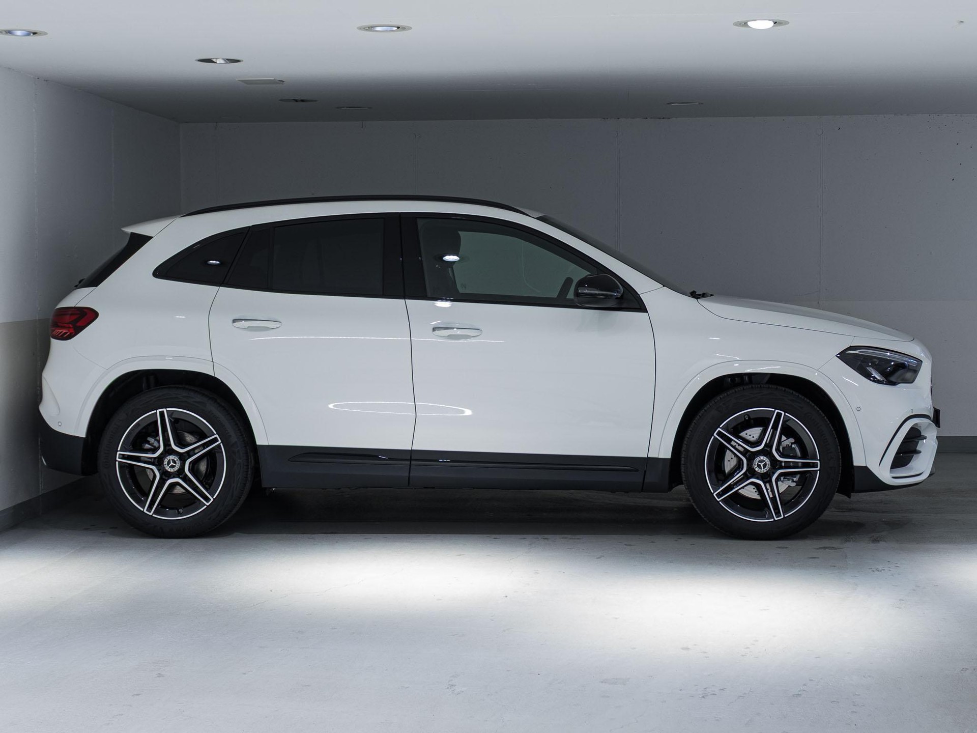 MERCEDES-BENZ GLA 200 Night Star-image-1