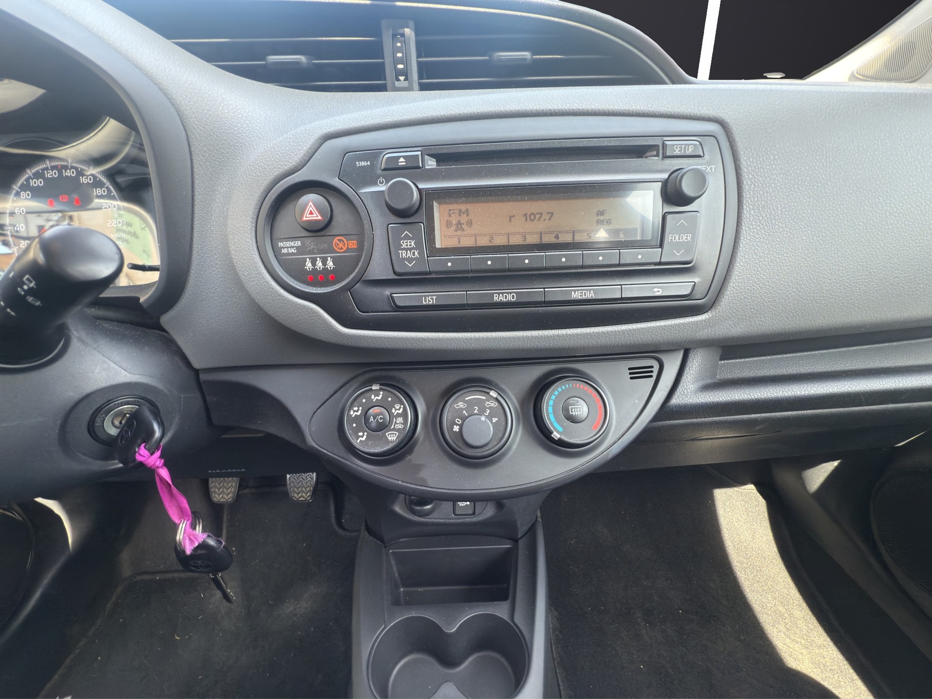 TOYOTA Yaris 1.0 Terra *Spezialpreis NUR für MAI!*-image-13