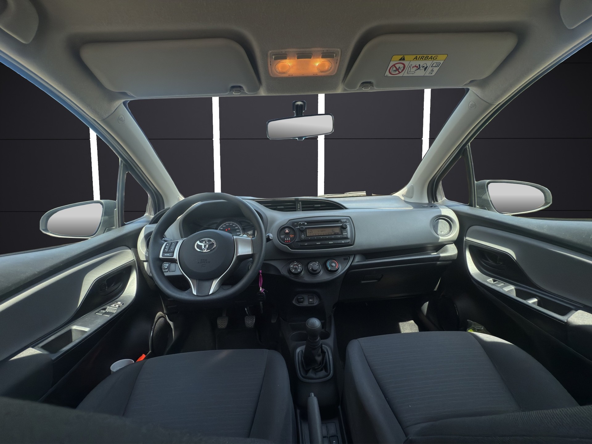 TOYOTA Yaris 1.0 Terra *Spezialpreis NUR für MAI!*-image-11