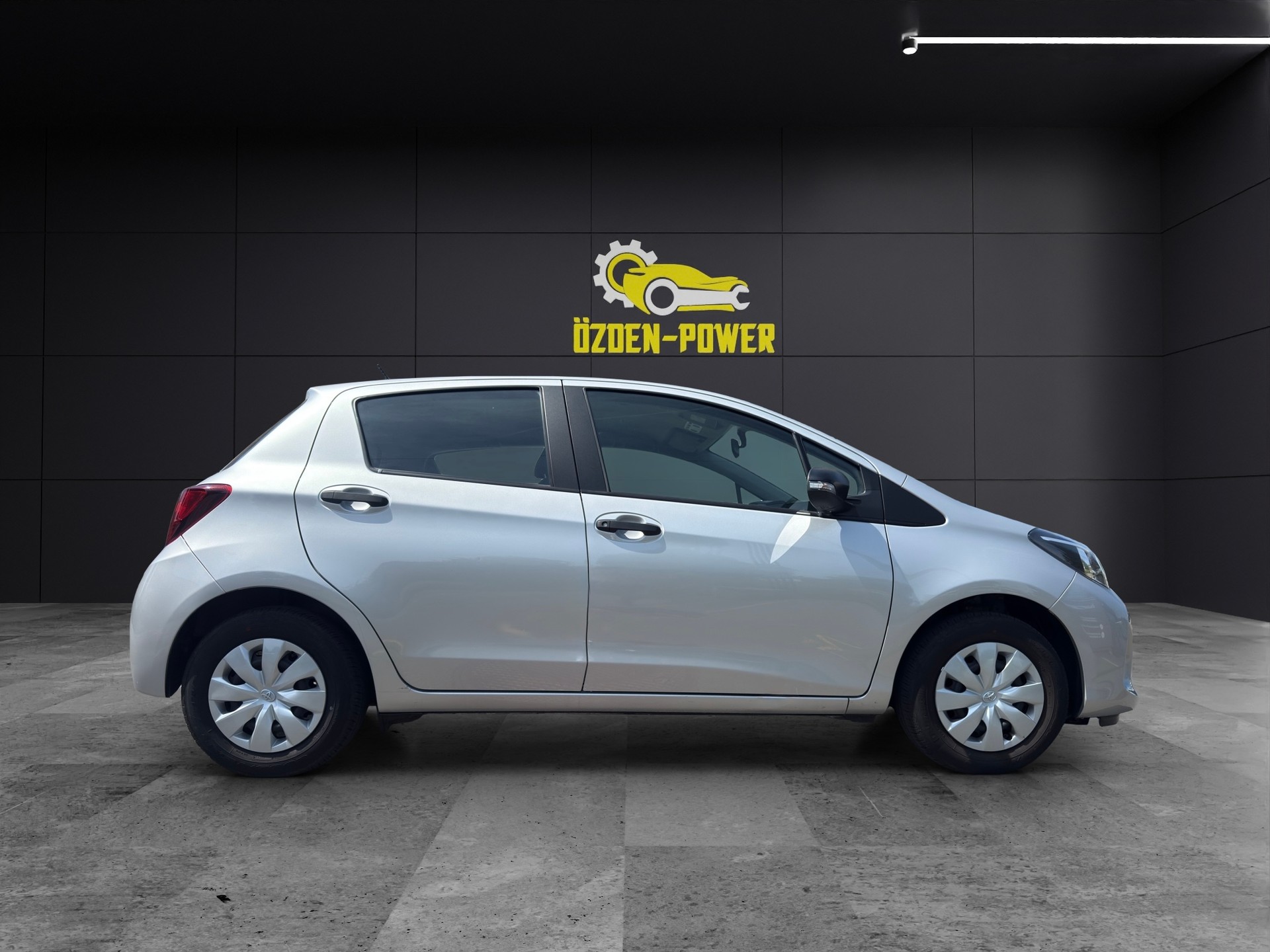 TOYOTA Yaris 1.0 Terra *Spezialpreis NUR für MAI!*-showroom-element-3