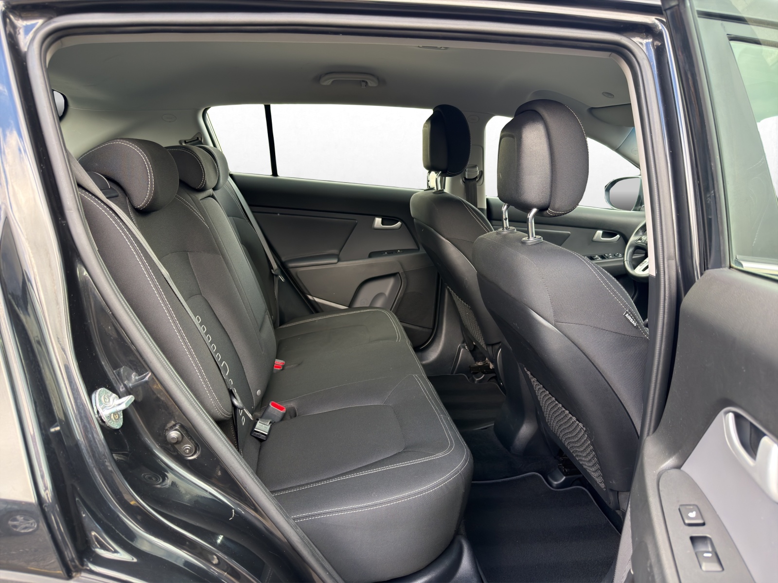 KIA Sportage 2.0 CRDi Trend 4WD Automatic-image-13
