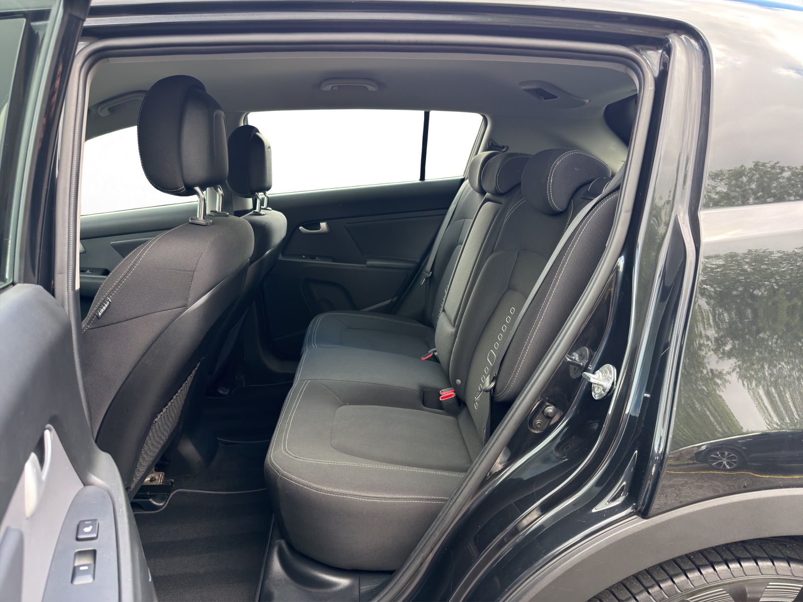 KIA Sportage 2.0 CRDi Trend 4WD Automatic-image-10