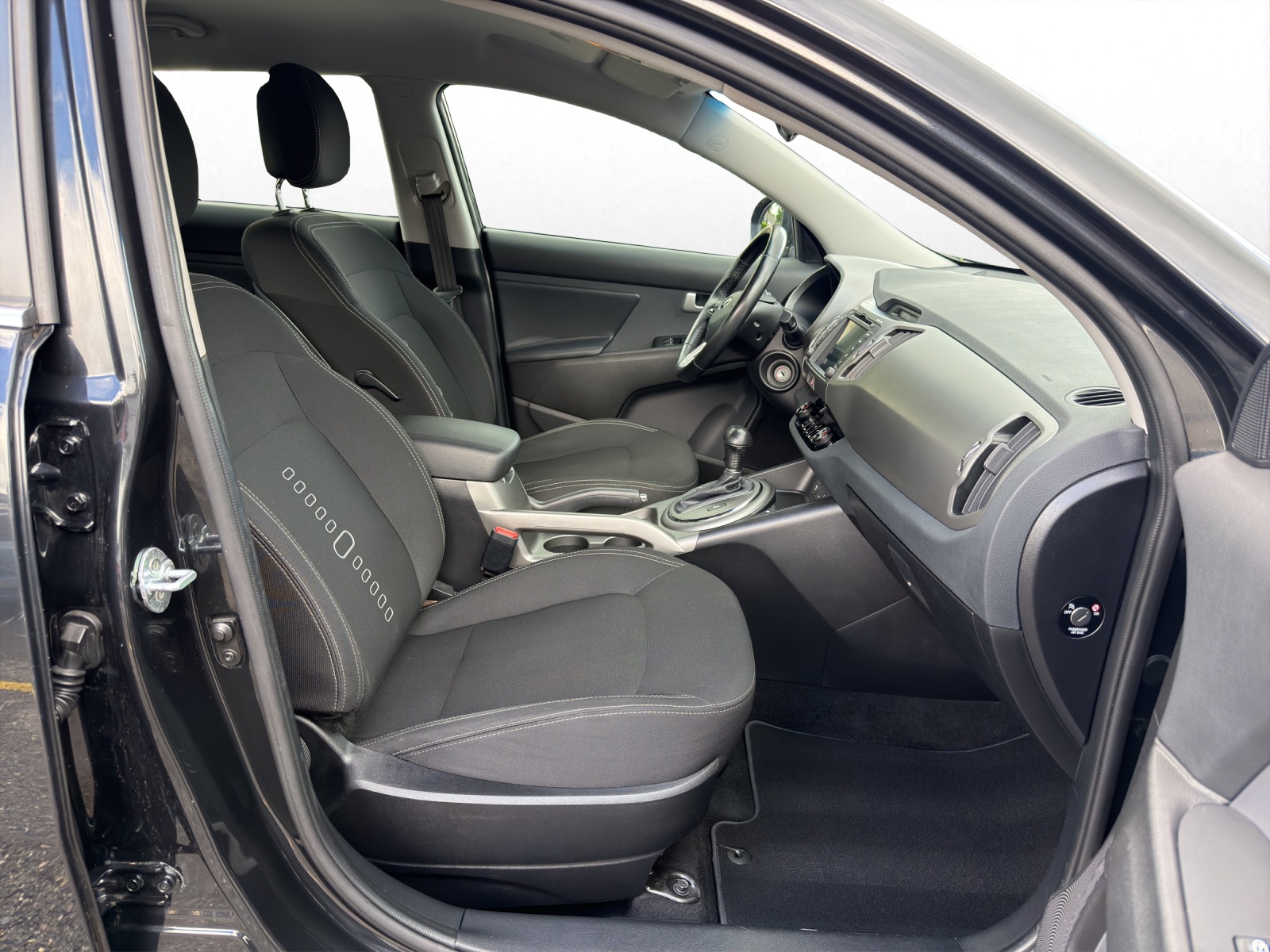 KIA Sportage 2.0 CRDi Trend 4WD Automatic-image-12