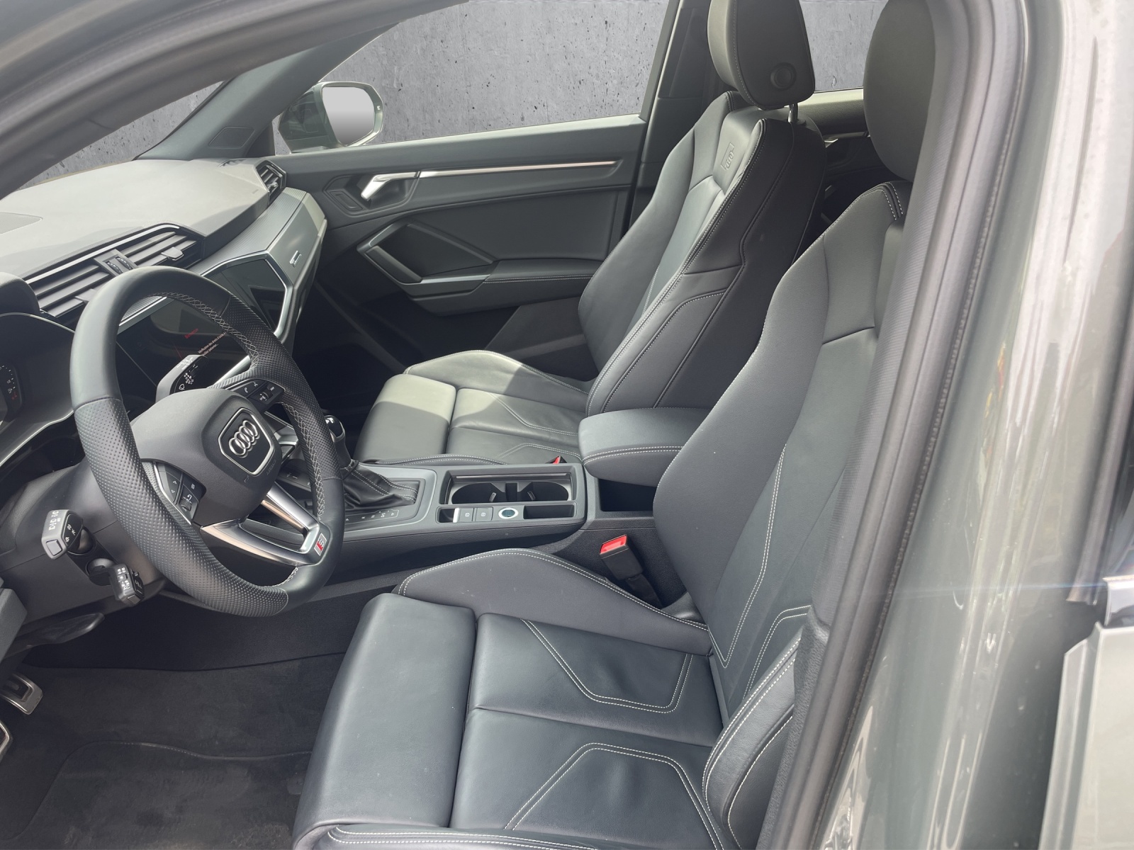 AUDI Q3 Sportback 1.5 35 TFSI S line S-Tronic-image-7