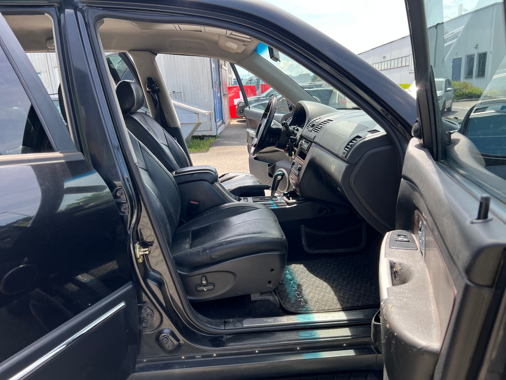 KGM-SsangYong Rexton RX 270 Xdi-image-9