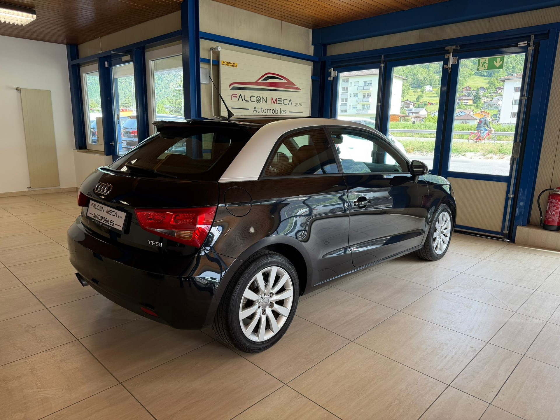 AUDI A1 1.4 TFSI Ambition-image-9