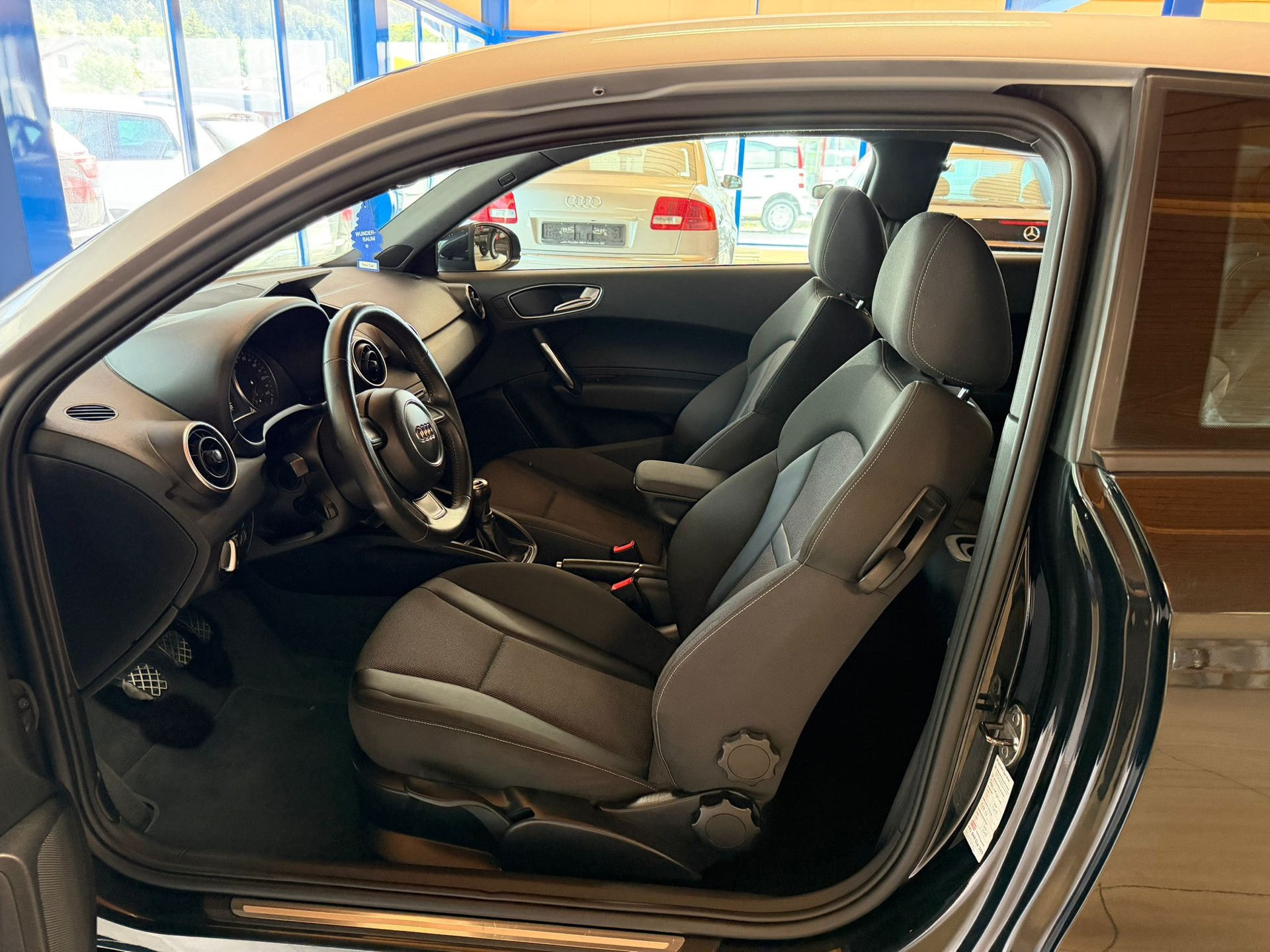AUDI A1 1.4 TFSI Ambition-image-11