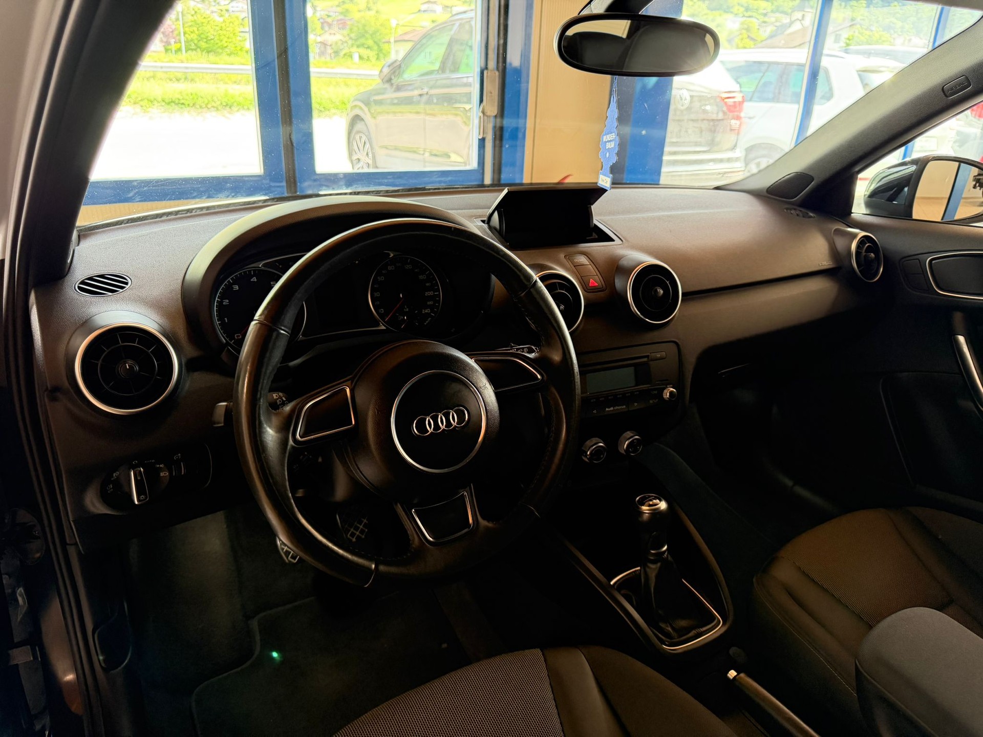 AUDI A1 1.4 TFSI Ambition-image-12