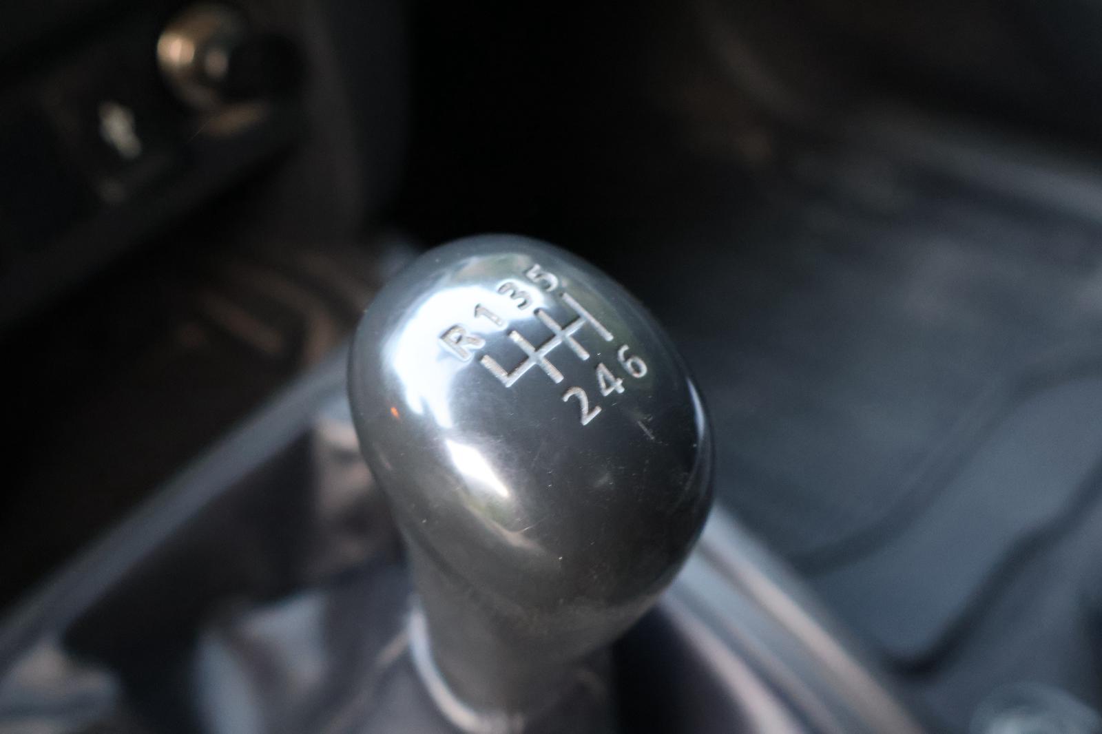 MITSUBISHI L 200 2.4 Value Club Cab-image-10