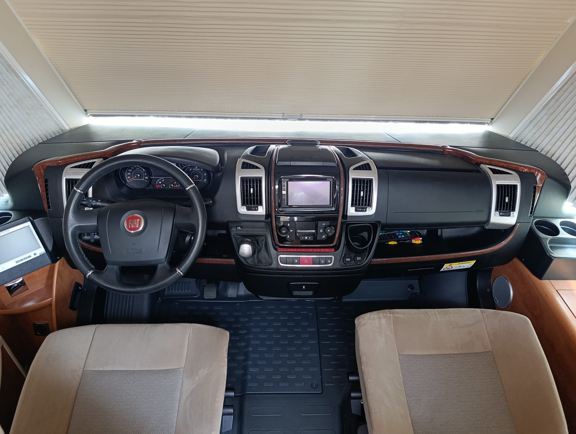 CARTHAGO C Tourer Sport I142 *** Premium Qualität mit vollen Komfort***Automat mit 177PS *5-Plätzer *Raumklima-image-10