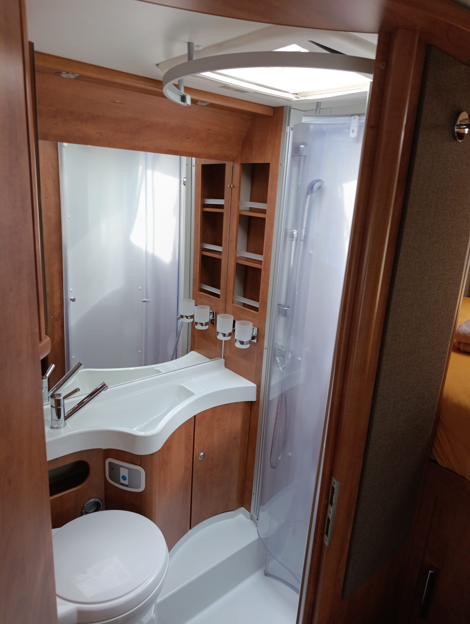 CARTHAGO C Tourer Sport I142 *** Premium Qualität mit vollen Komfort***Automat mit 177PS *5-Plätzer *Raumklima-image-19