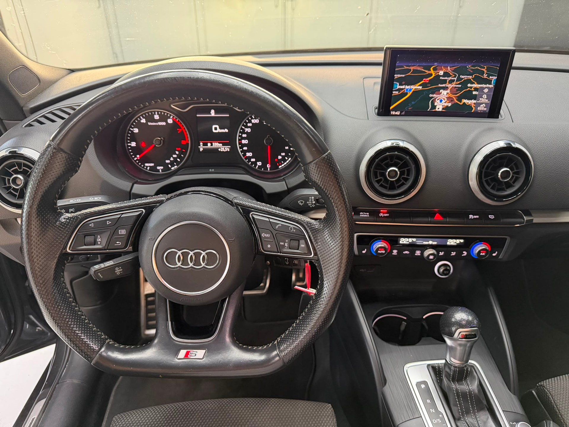 AUDI A3 Limousine 1.5 TFSI S-tronic S Line-image-9