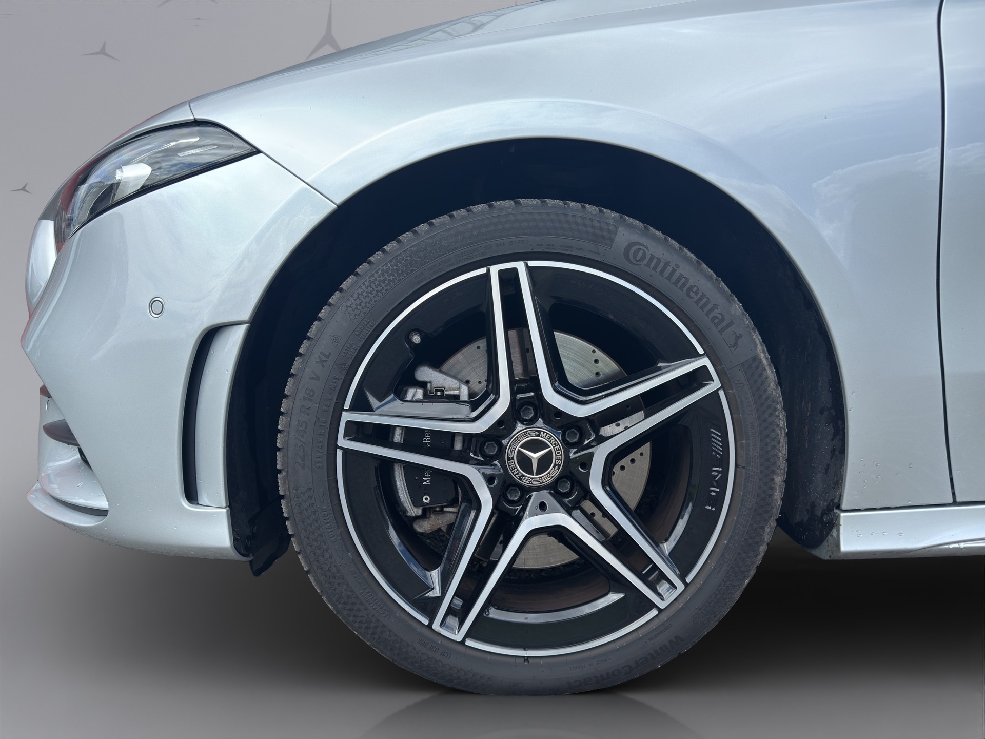 MERCEDES-BENZ A 250 e AMG Line-image-2