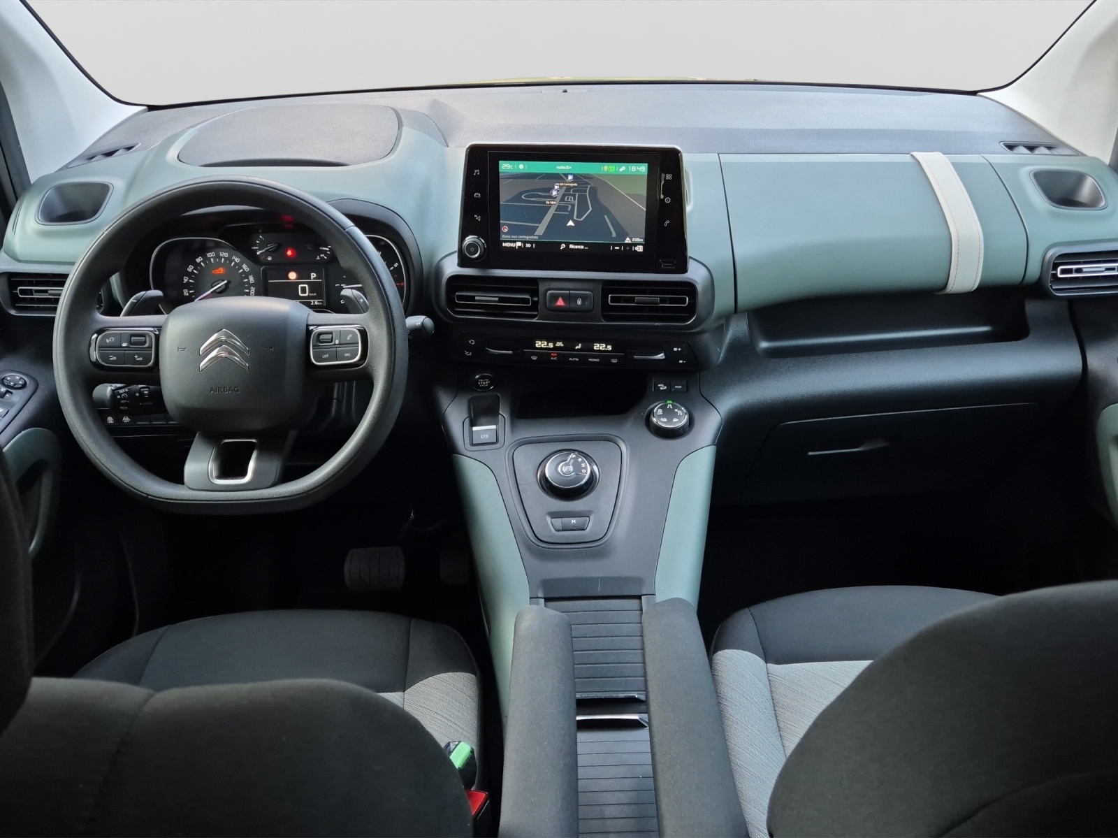 CITROEN Berlingo 1.2i PureTech Feel EAT8-image-10