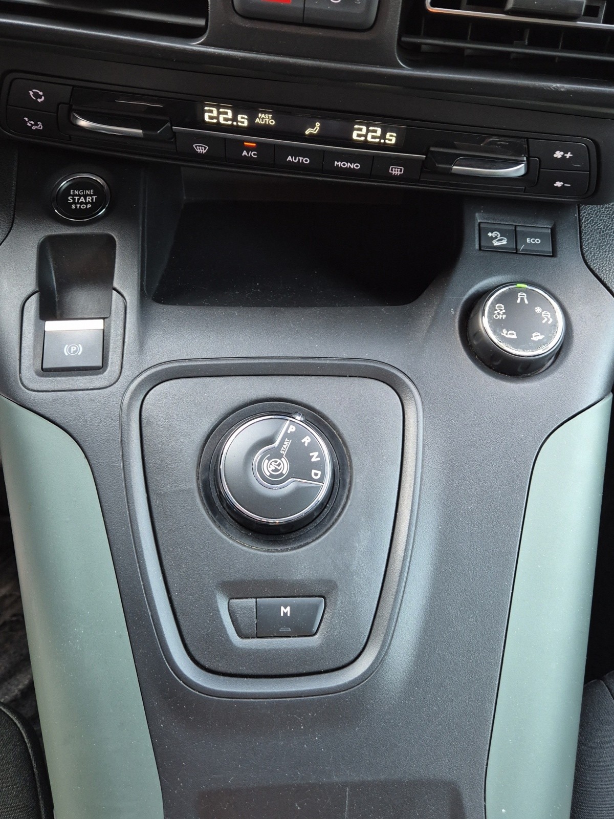 CITROEN Berlingo 1.2i PureTech Feel EAT8-image-13