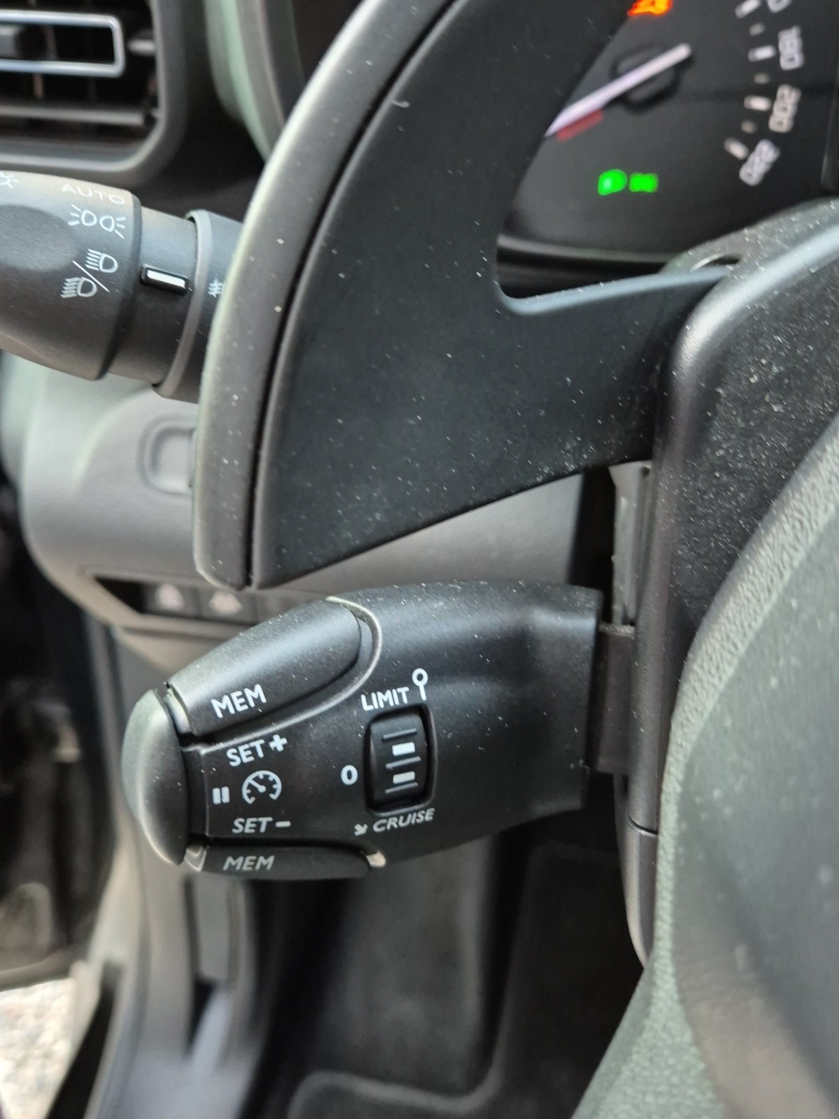 CITROEN Berlingo 1.2i PureTech Feel EAT8-image-15