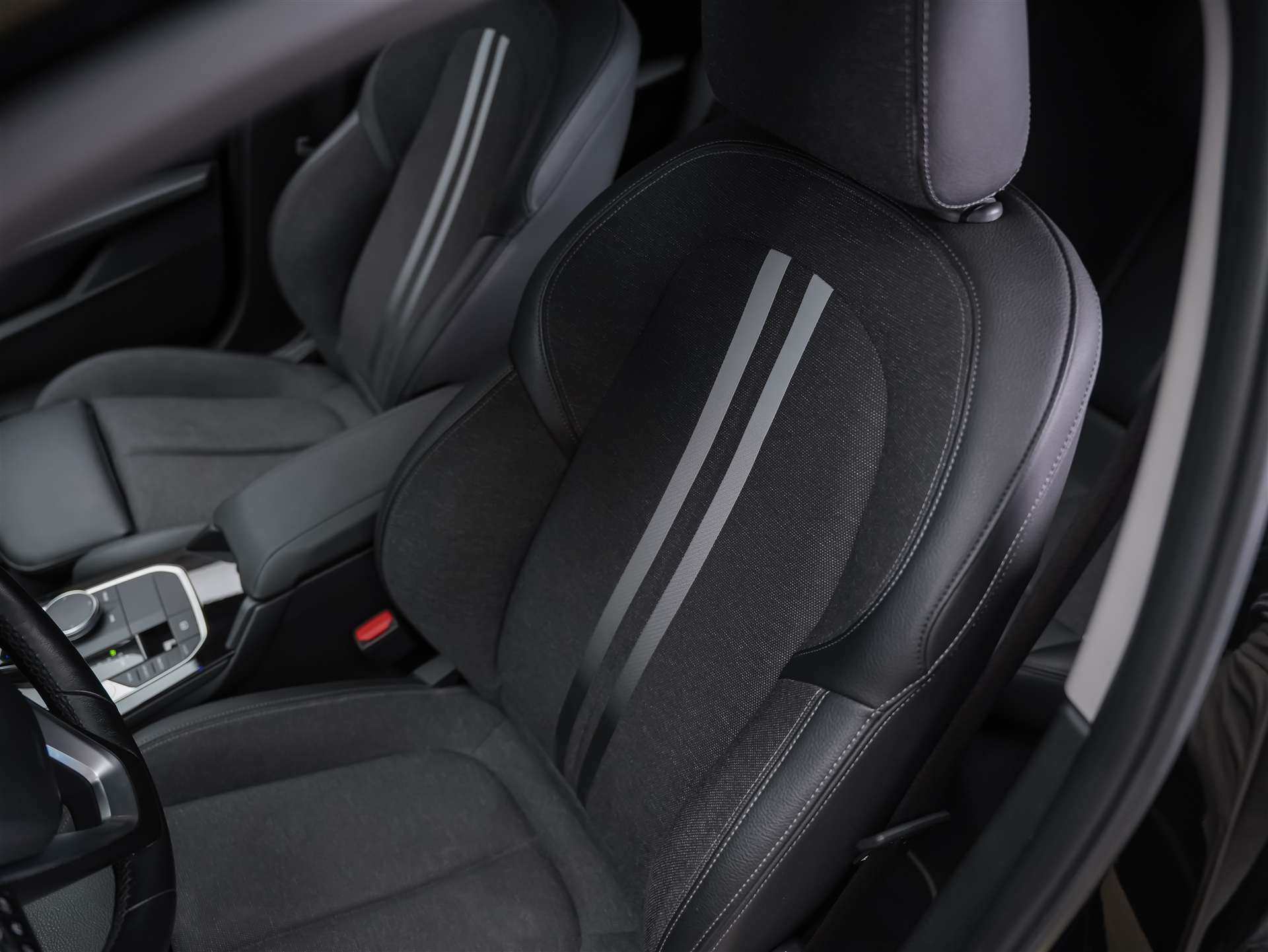 BMW 118i Sport Line Steptronic *CH Auto*19" Felgen*Harman/Kardon*-image-8