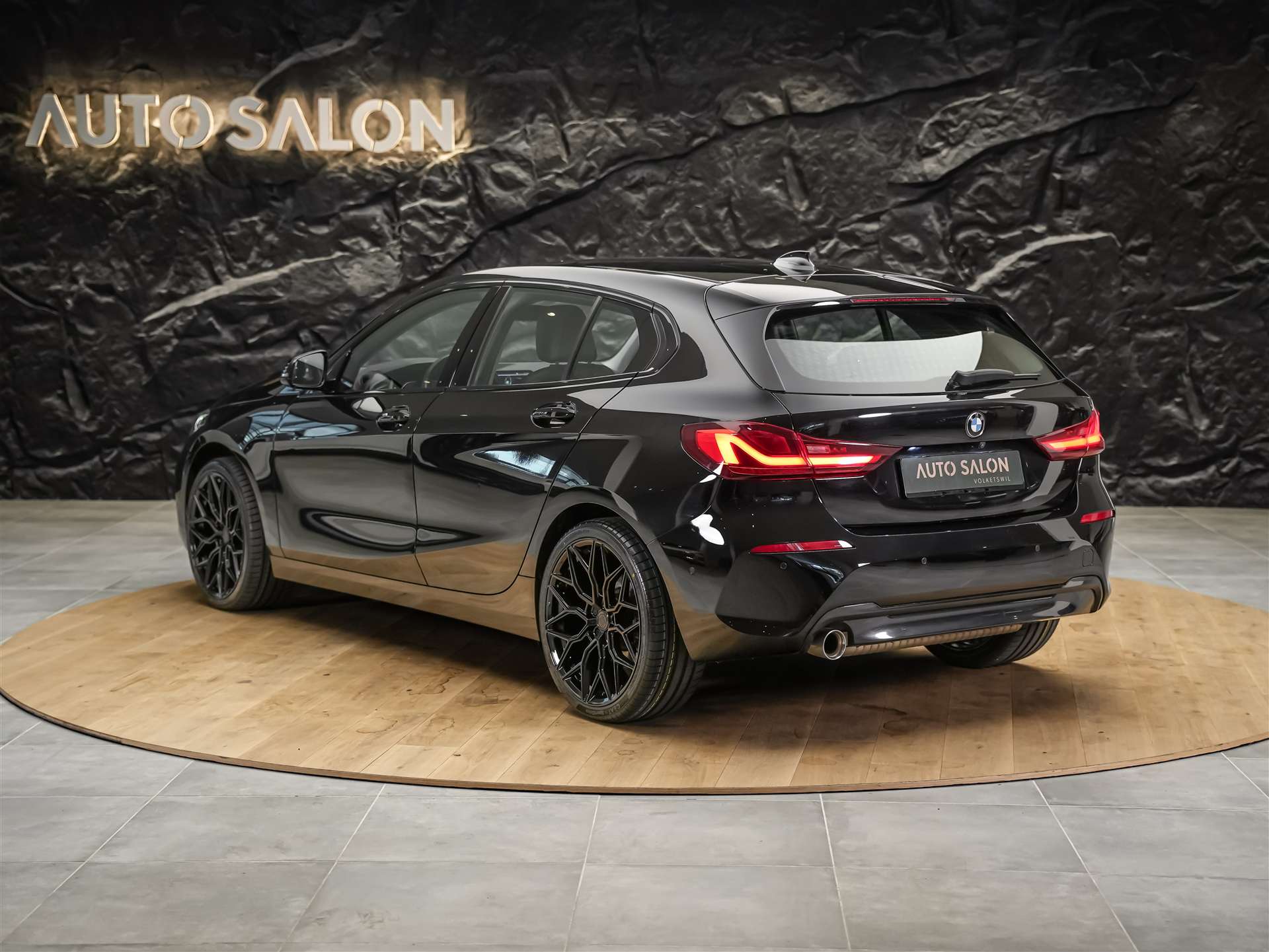BMW 118i Sport Line Steptronic *CH Auto*19" Felgen*Harman/Kardon*-image-2