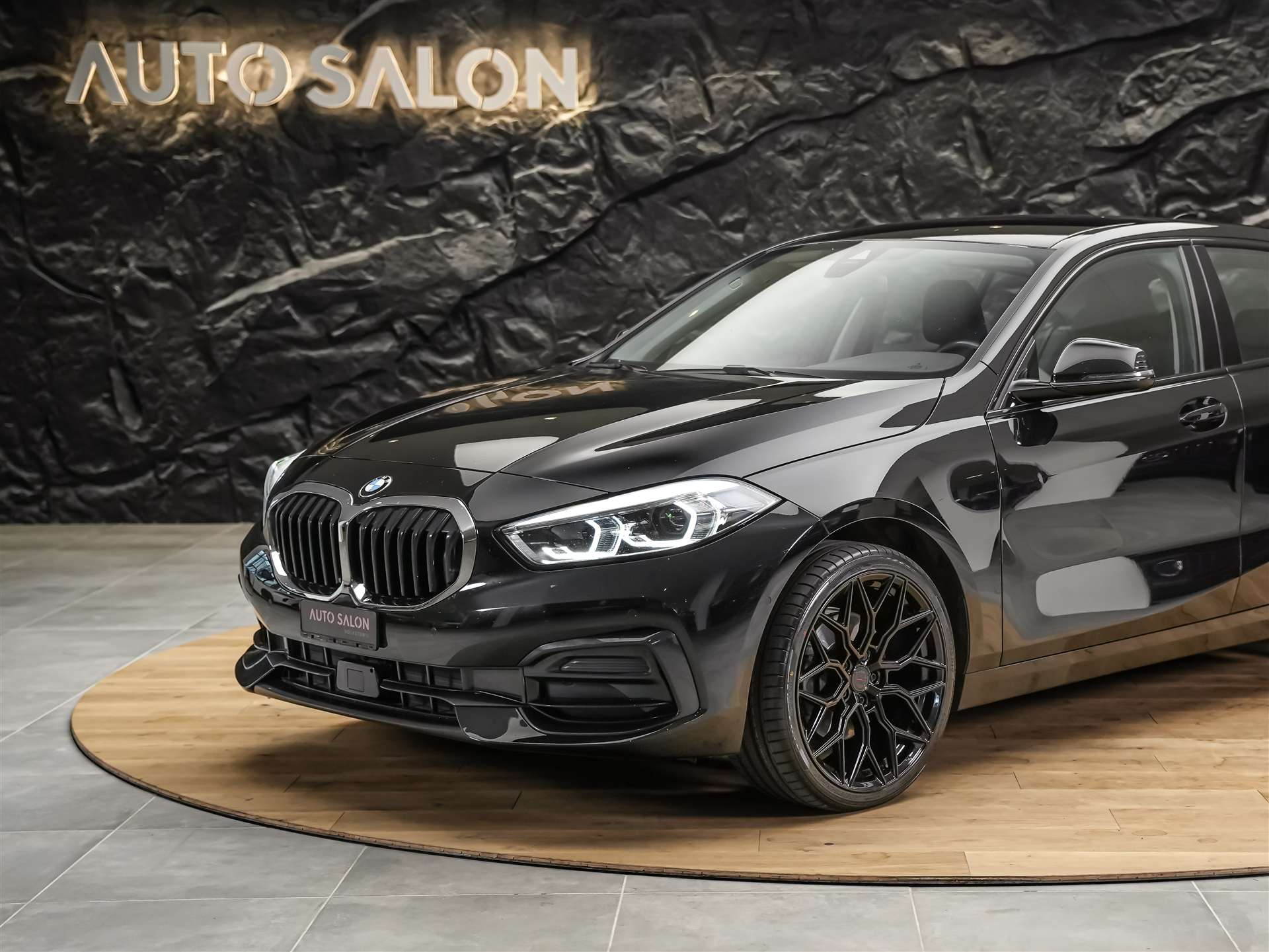BMW 118i Sport Line Steptronic *CH Auto*19" Felgen*Harman/Kardon*-image-11