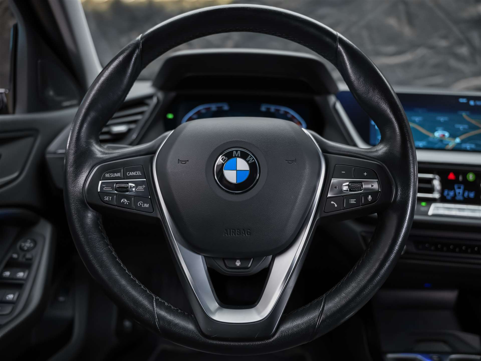 BMW 118i Sport Line Steptronic *CH Auto*19" Felgen*Harman/Kardon*-image-25