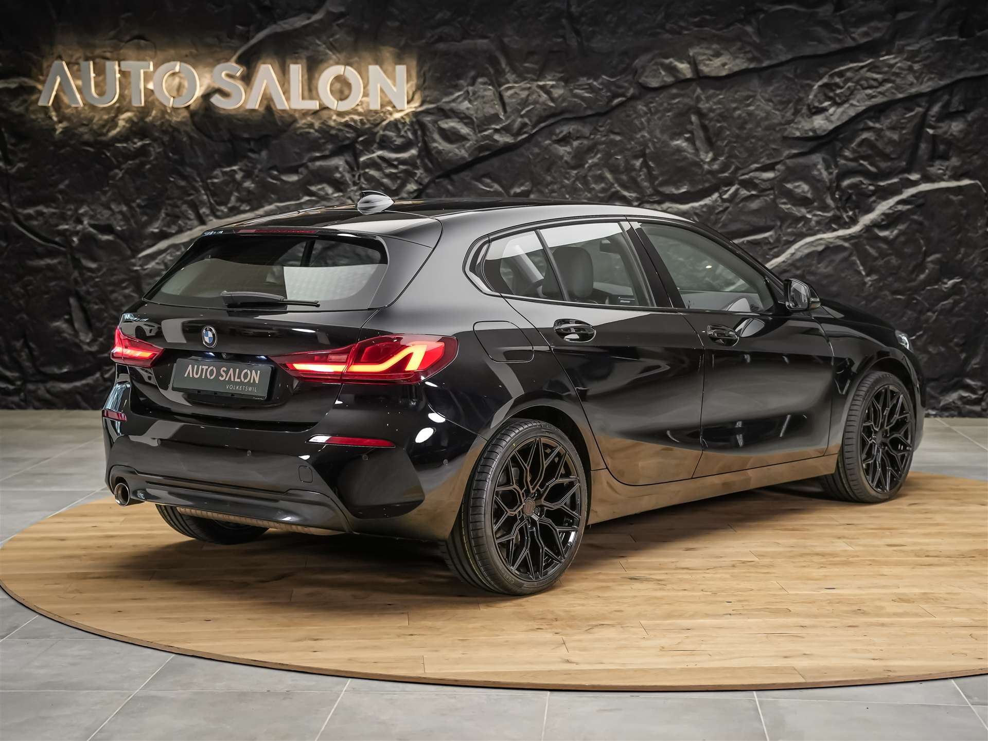 BMW 118i Sport Line Steptronic *CH Auto*19" Felgen*Harman/Kardon*-image-4