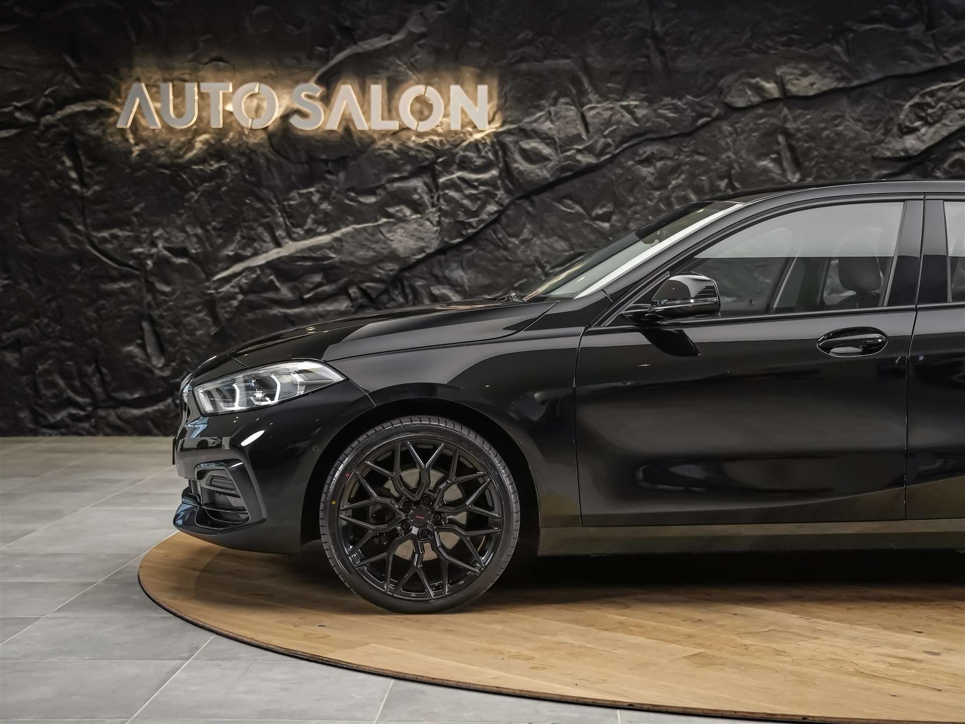 BMW 118i Sport Line Steptronic *CH Auto*19" Felgen*Harman/Kardon*-image-12