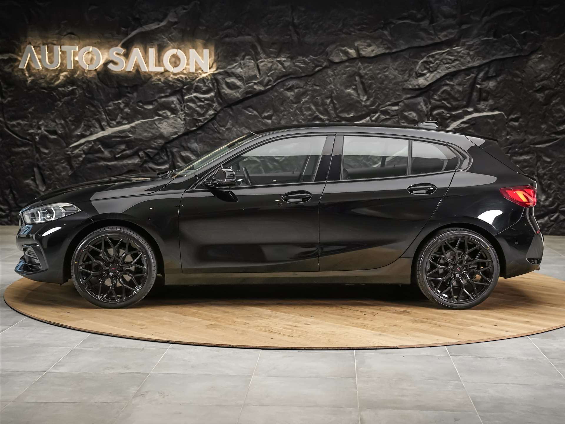 BMW 118i Sport Line Steptronic *CH Auto*19" Felgen*Harman/Kardon*-image-1