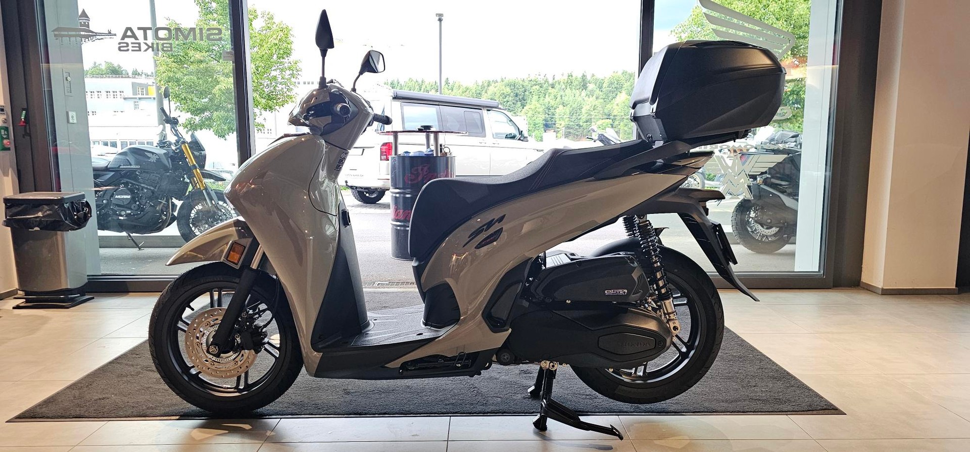 HONDA SH 350-showroom-element-1