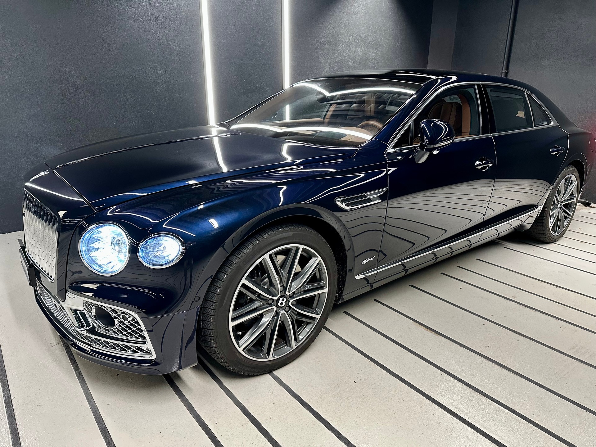 BENTLEY 2.9 V6 Hybrid-image-1