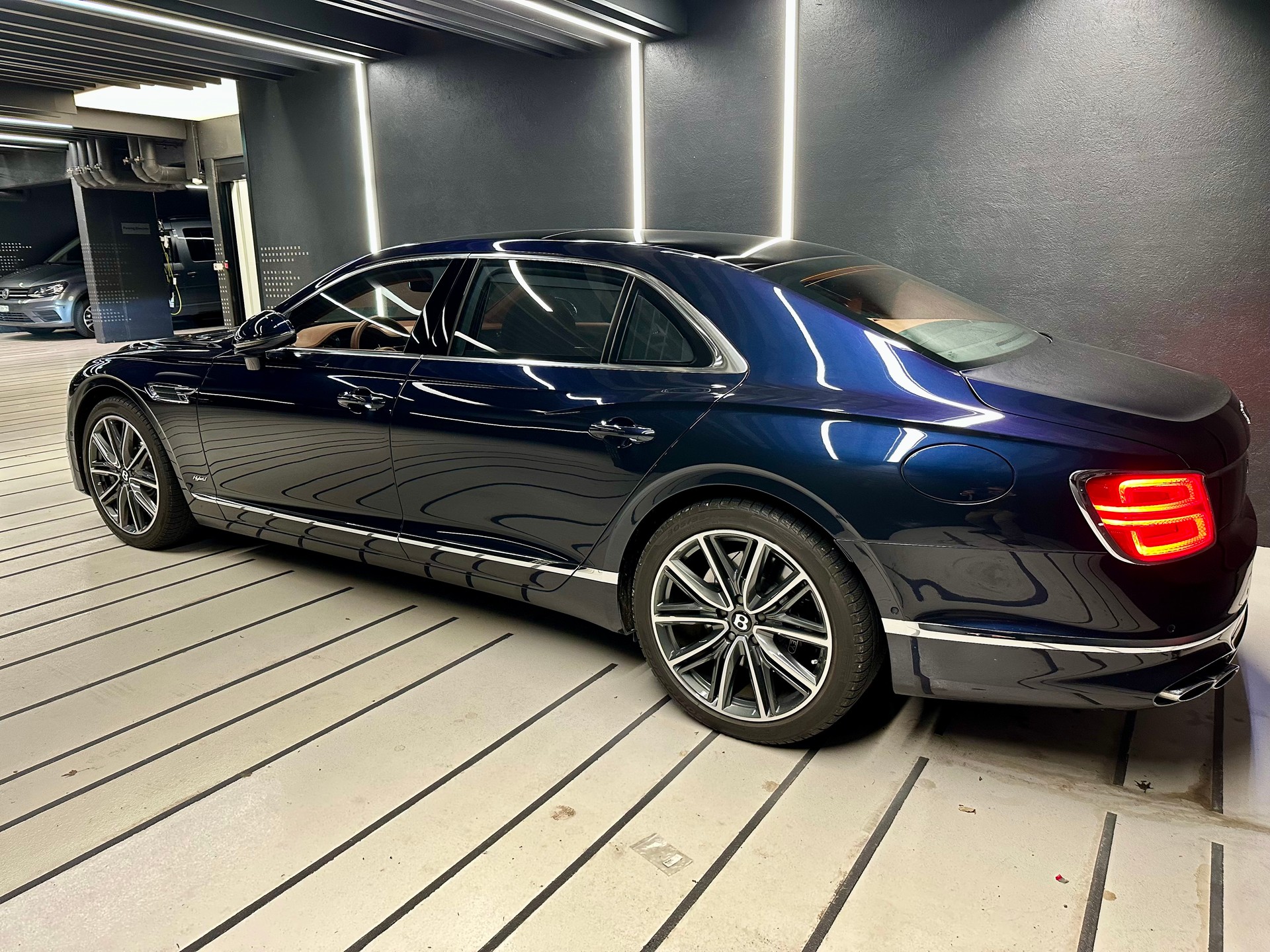 BENTLEY 2.9 V6 Hybrid-image-2
