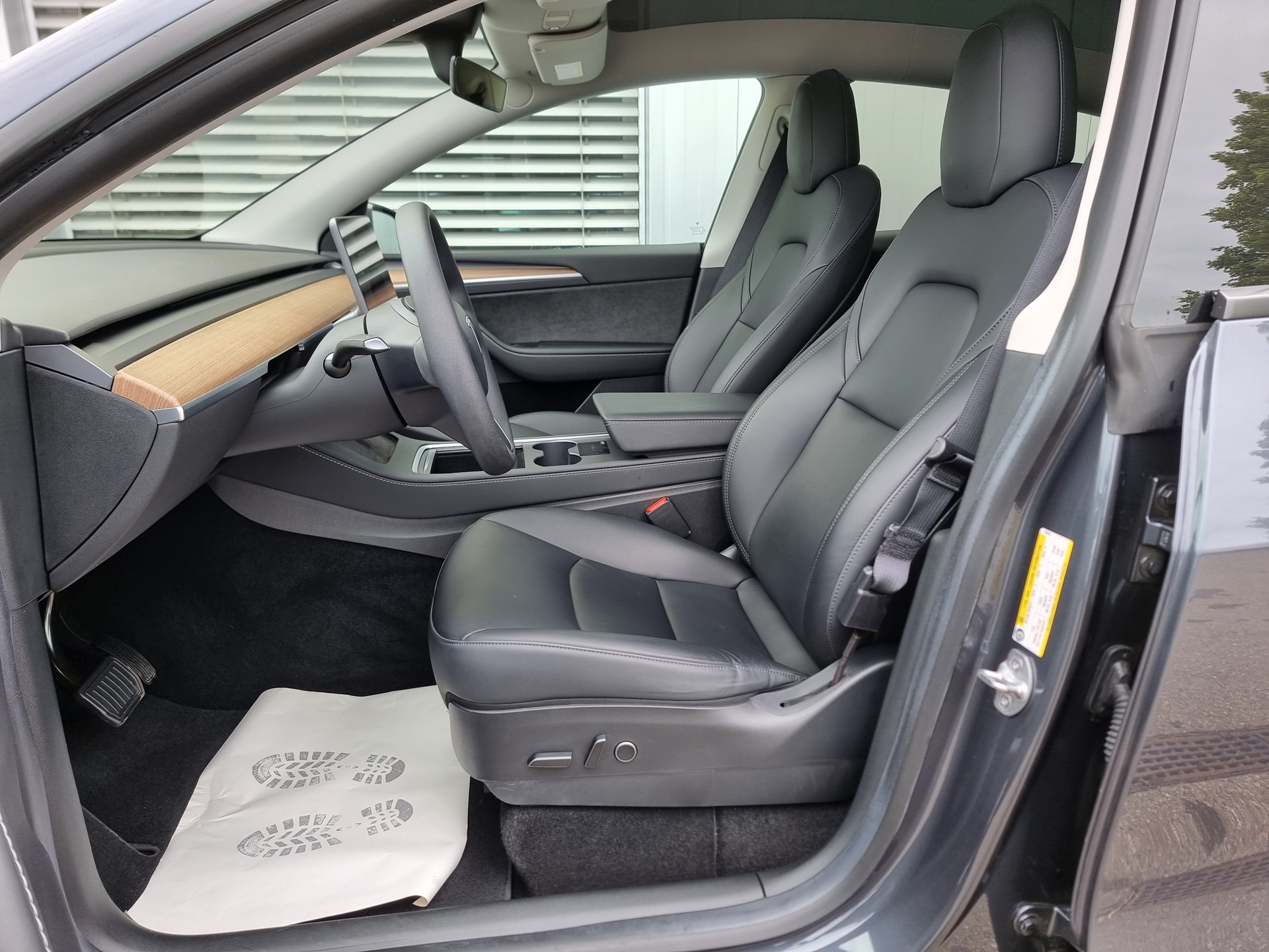 TESLA Model Y Long Range-image-4