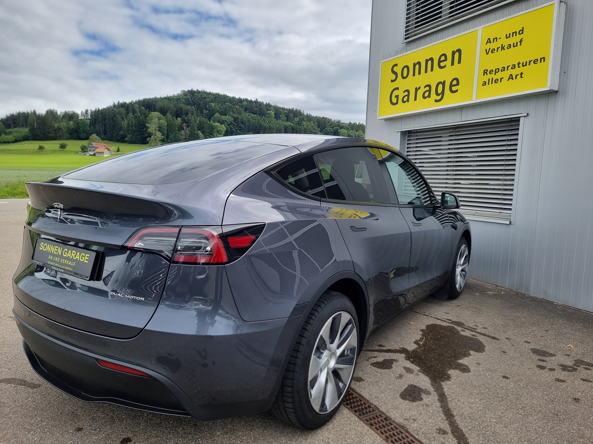 TESLA Model Y Long Range-image-13