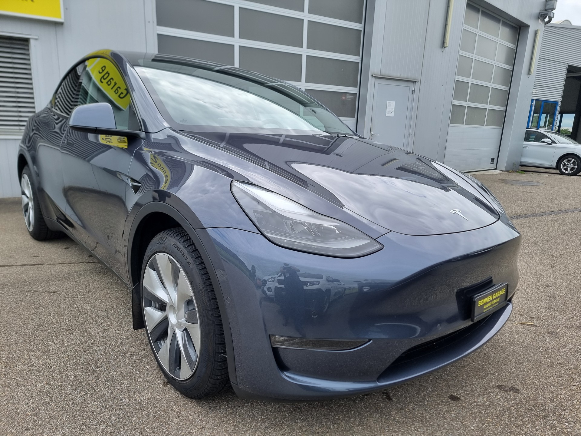 TESLA Model Y Long Range-image-2