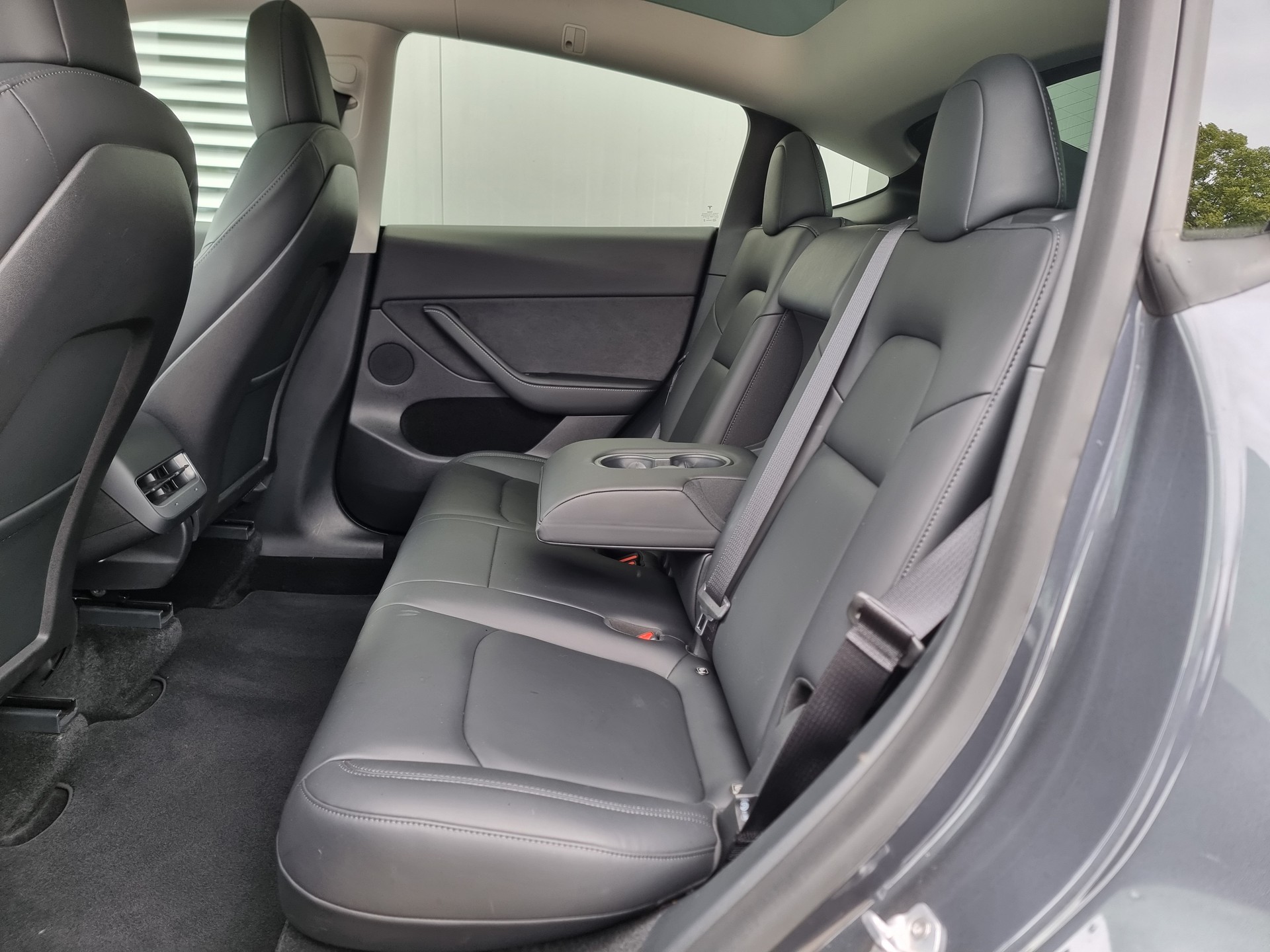 TESLA Model Y Long Range-image-6