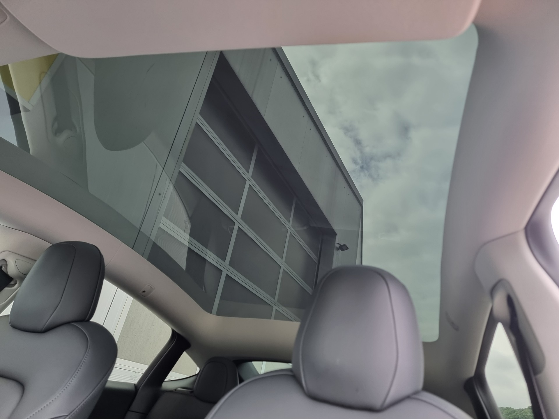 TESLA Model Y Long Range-image-7
