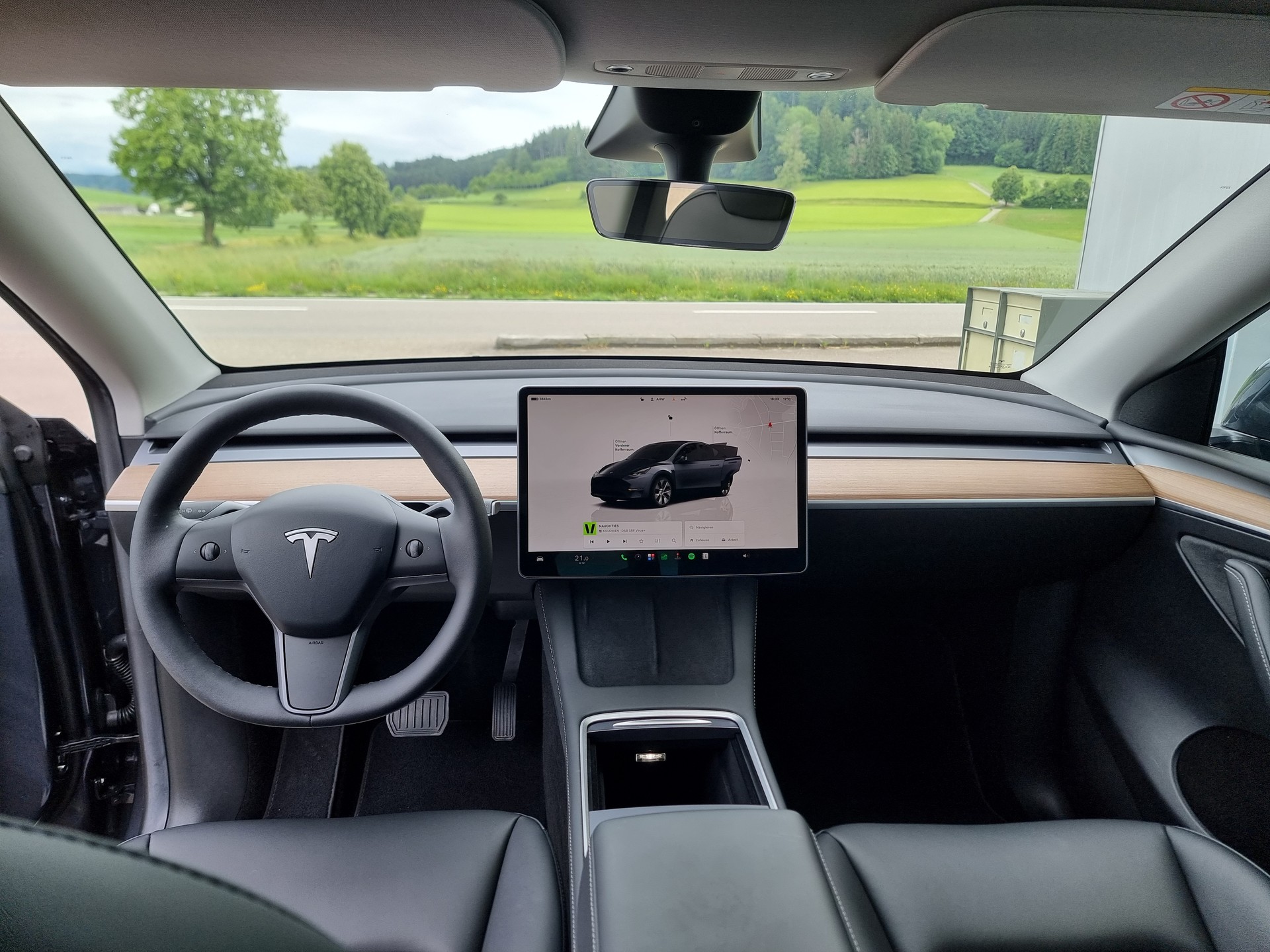 TESLA Model Y Long Range-image-5