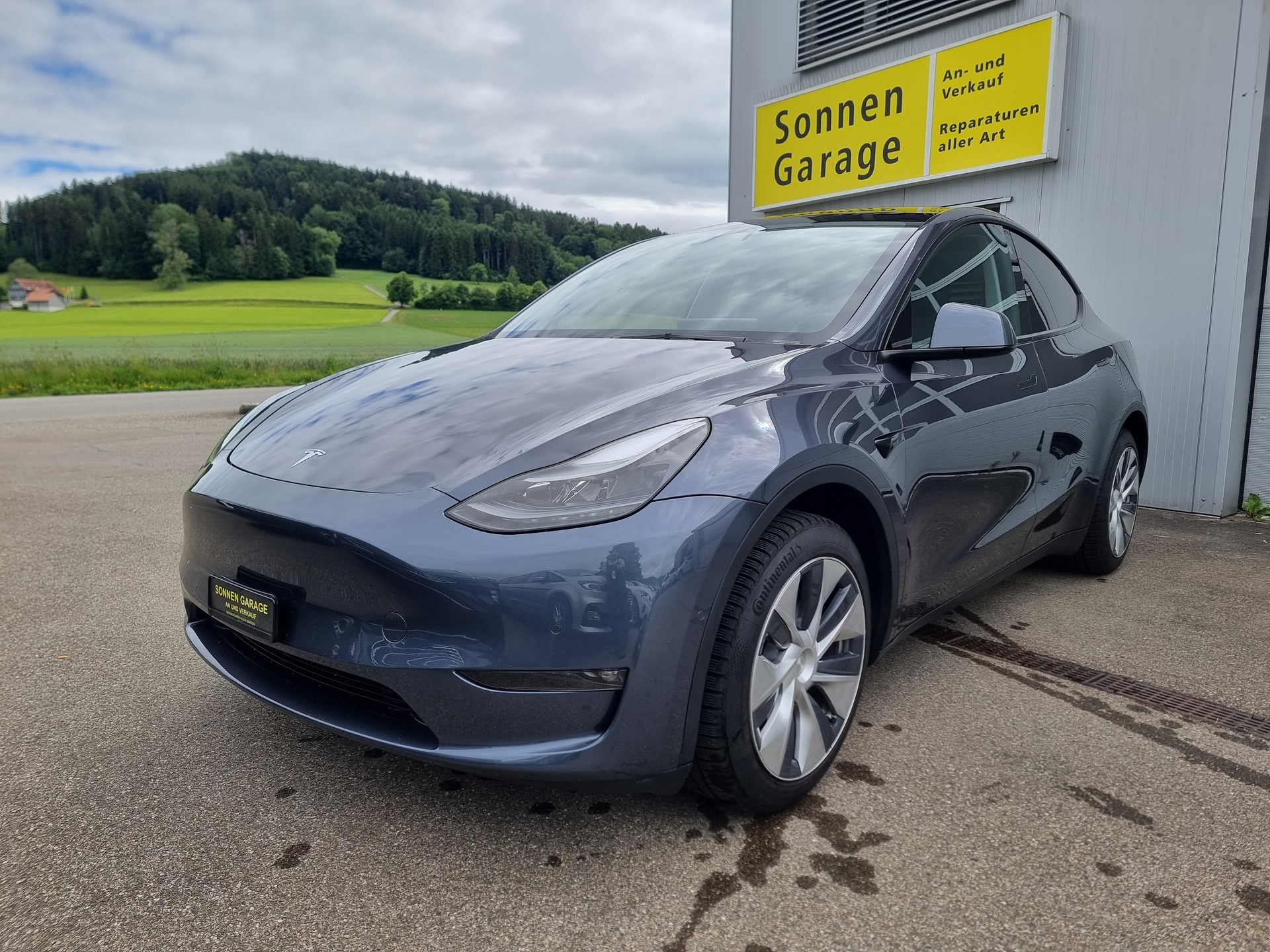 TESLA Model Y Long Range-image-0