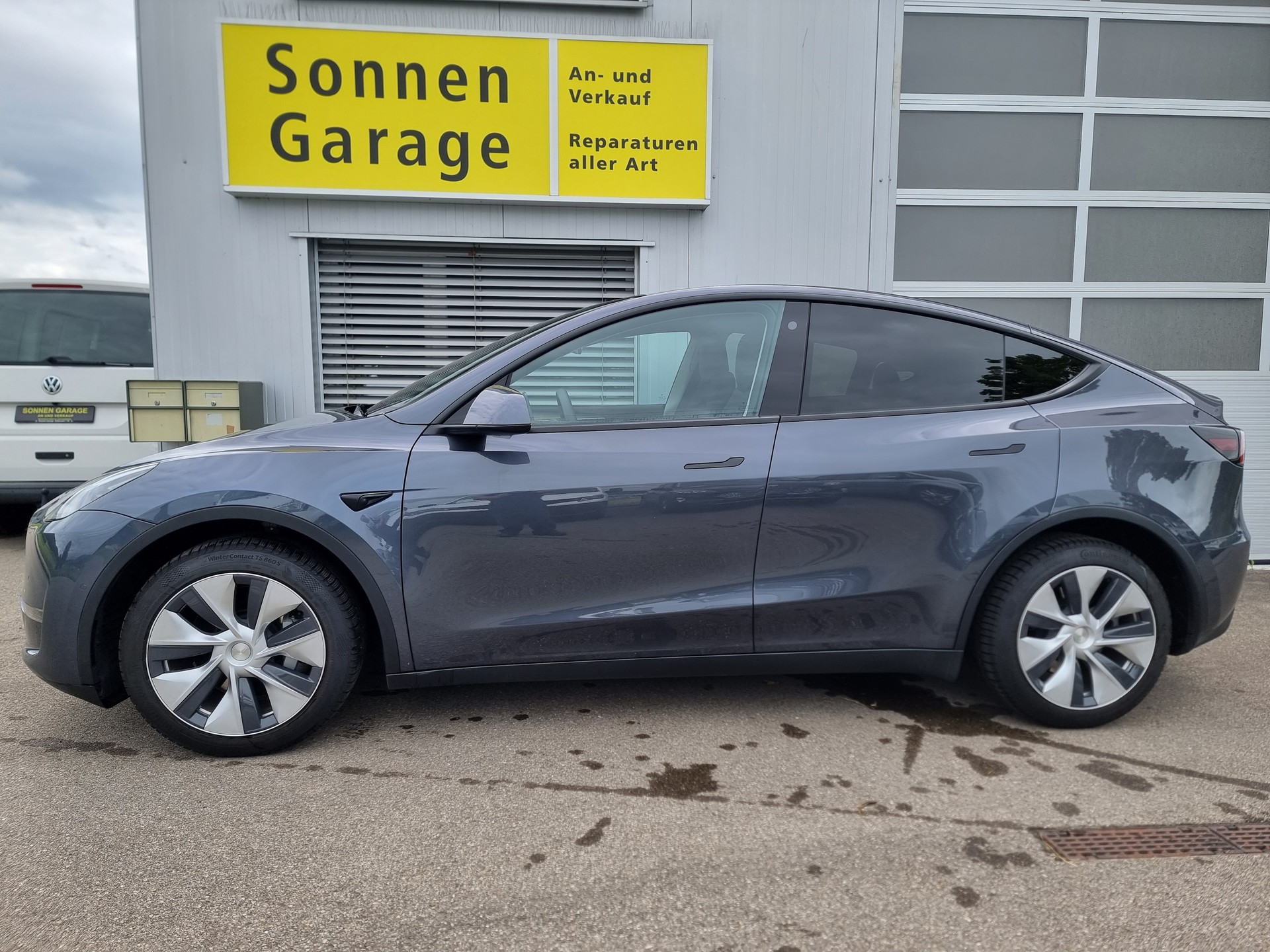 TESLA Model Y Long Range-image-3